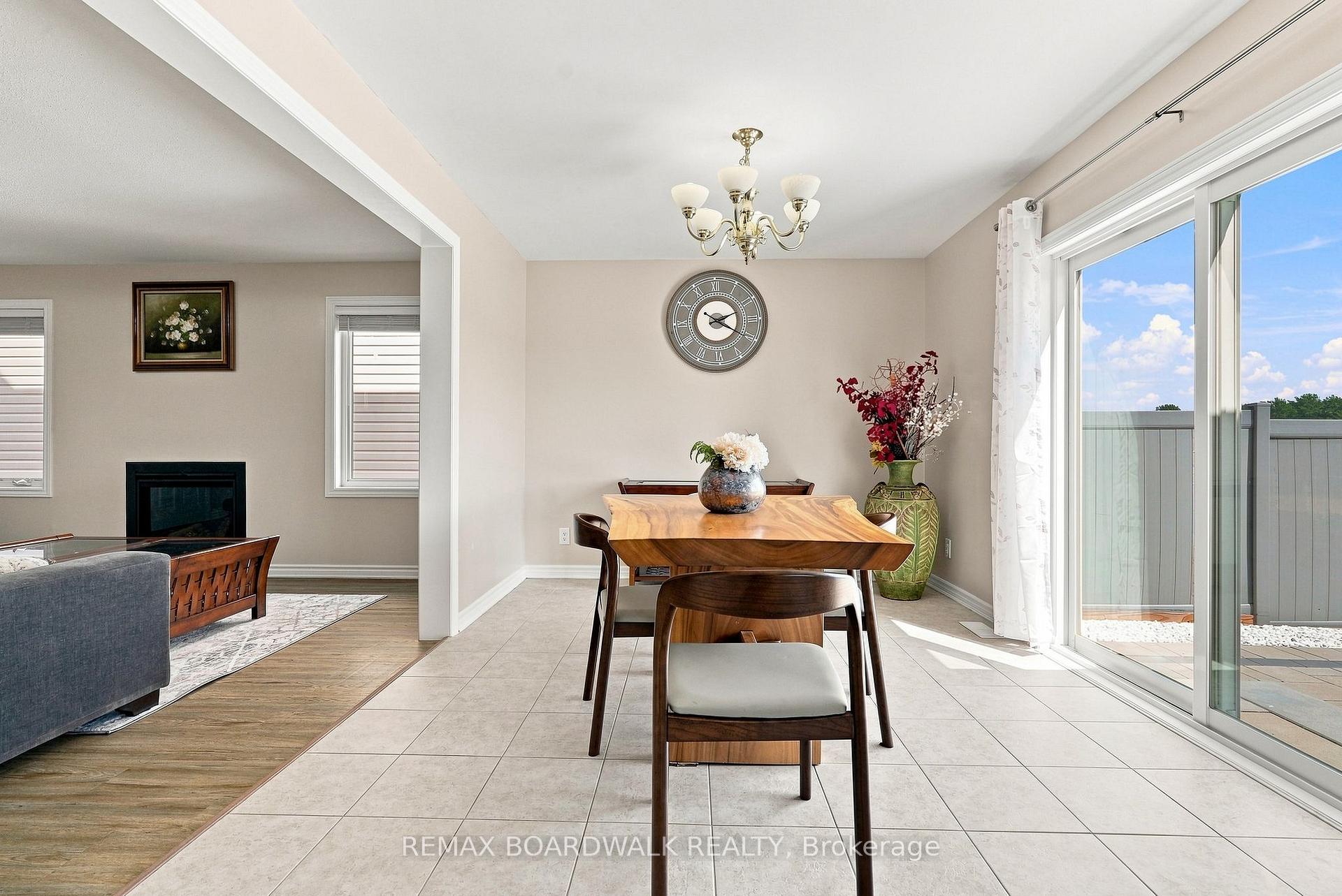 Photo 11 of 355 Sweetclover Way, Ottawa, Avalon West — HOMEH