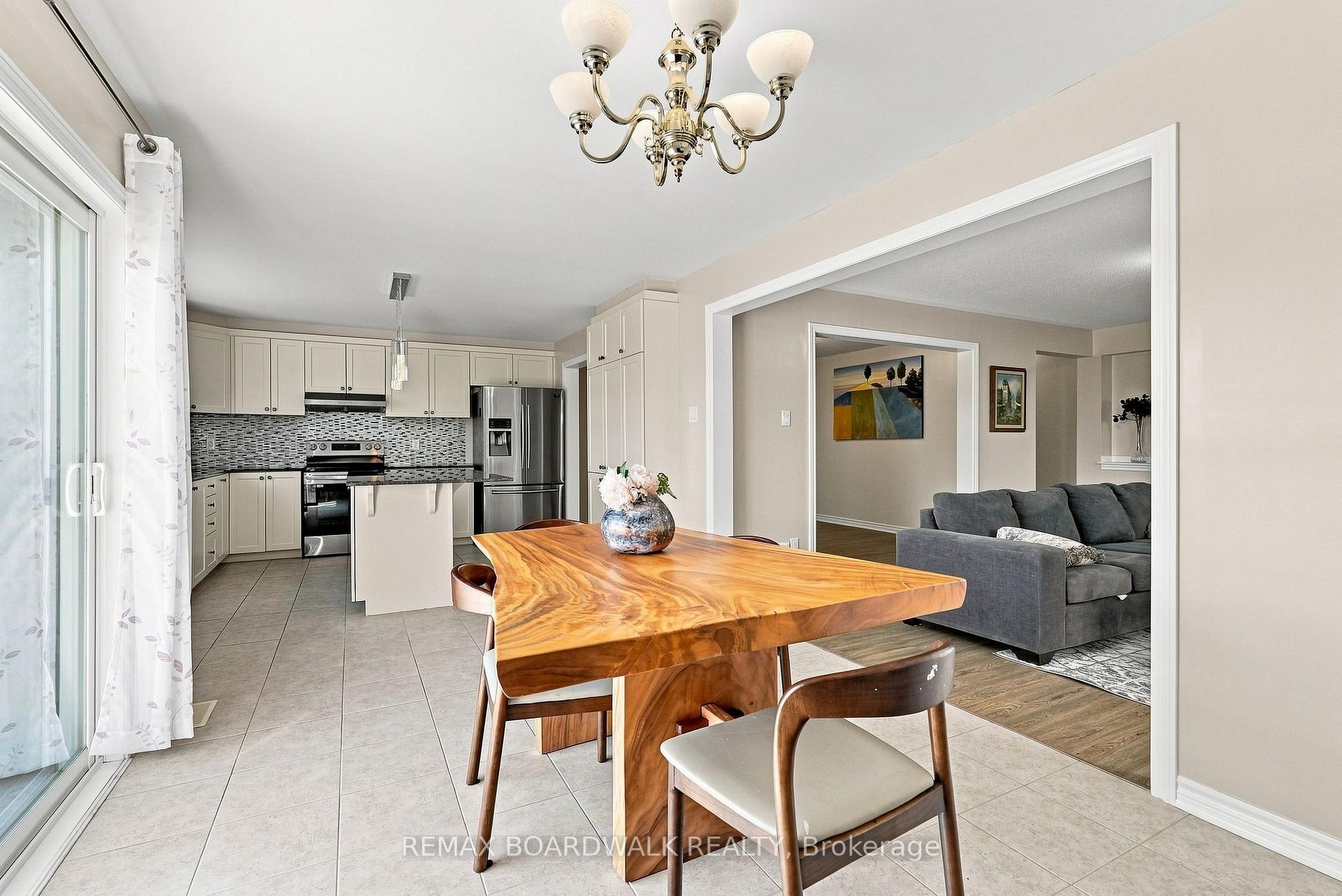Photo 14 of 355 Sweetclover Way, Ottawa, Avalon West — HOMEH