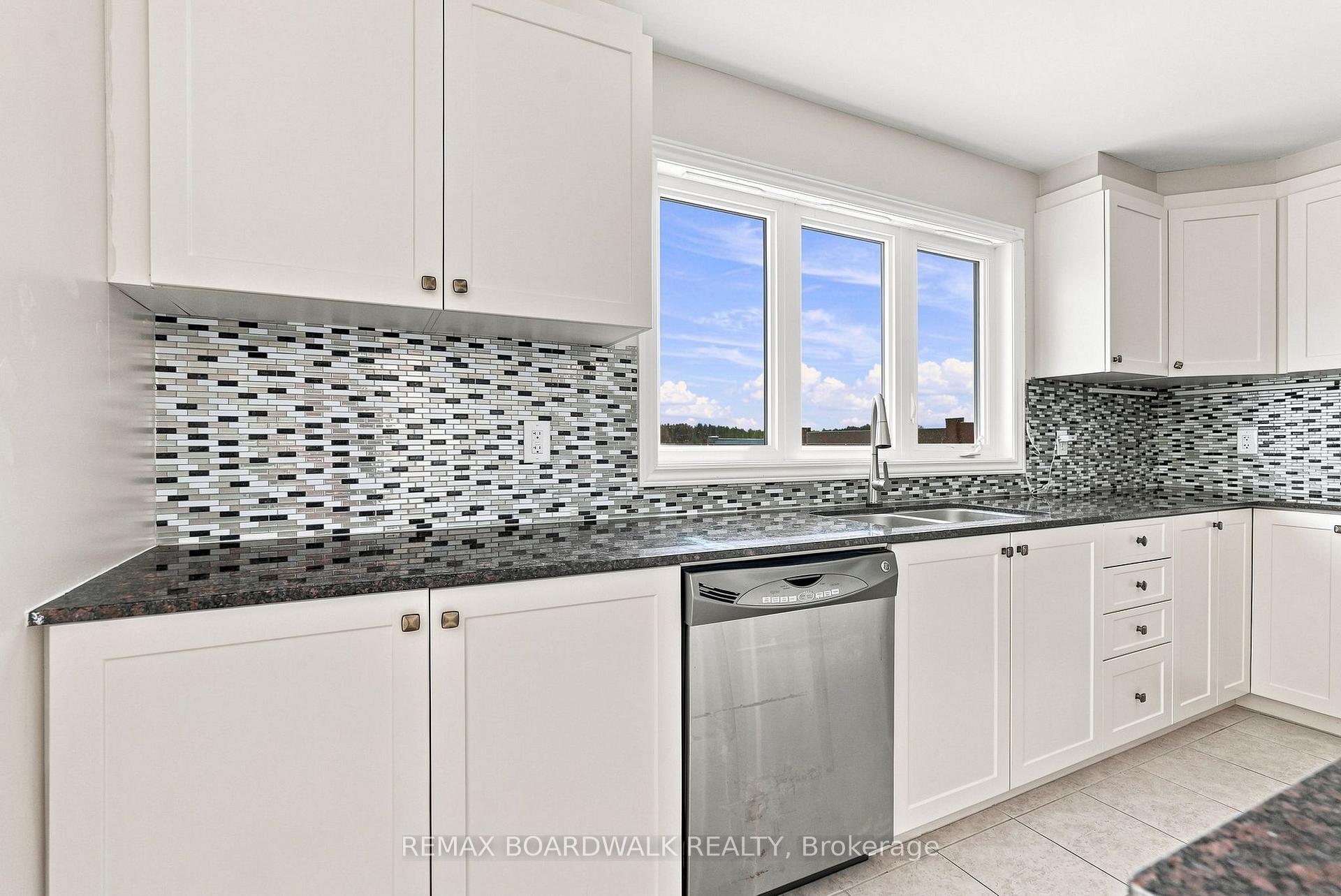 Photo 17 of 355 Sweetclover Way, Ottawa, Avalon West — HOMEH