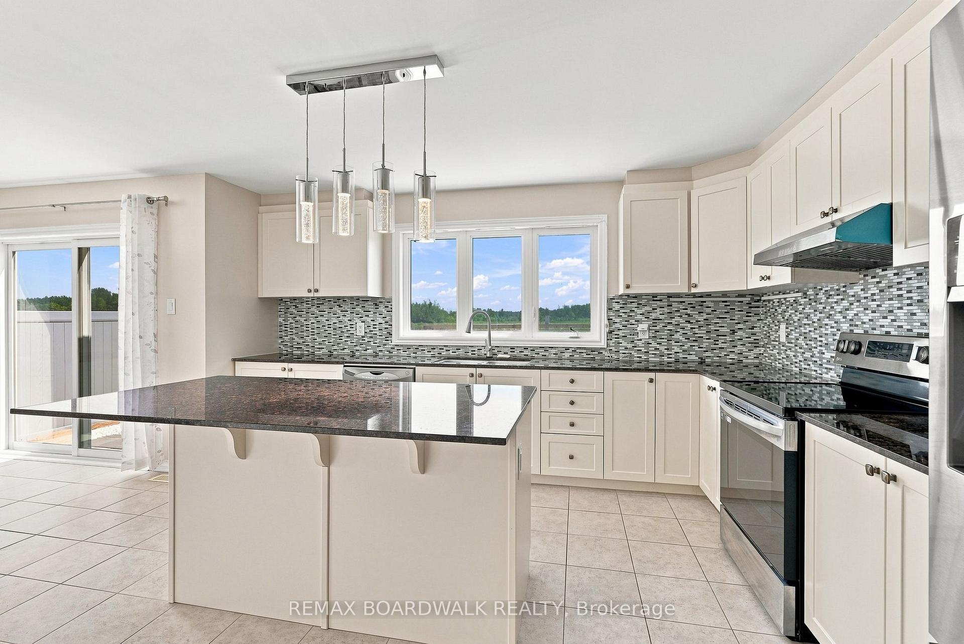 Photo 18 of 355 Sweetclover Way, Ottawa, Avalon West — HOMEH