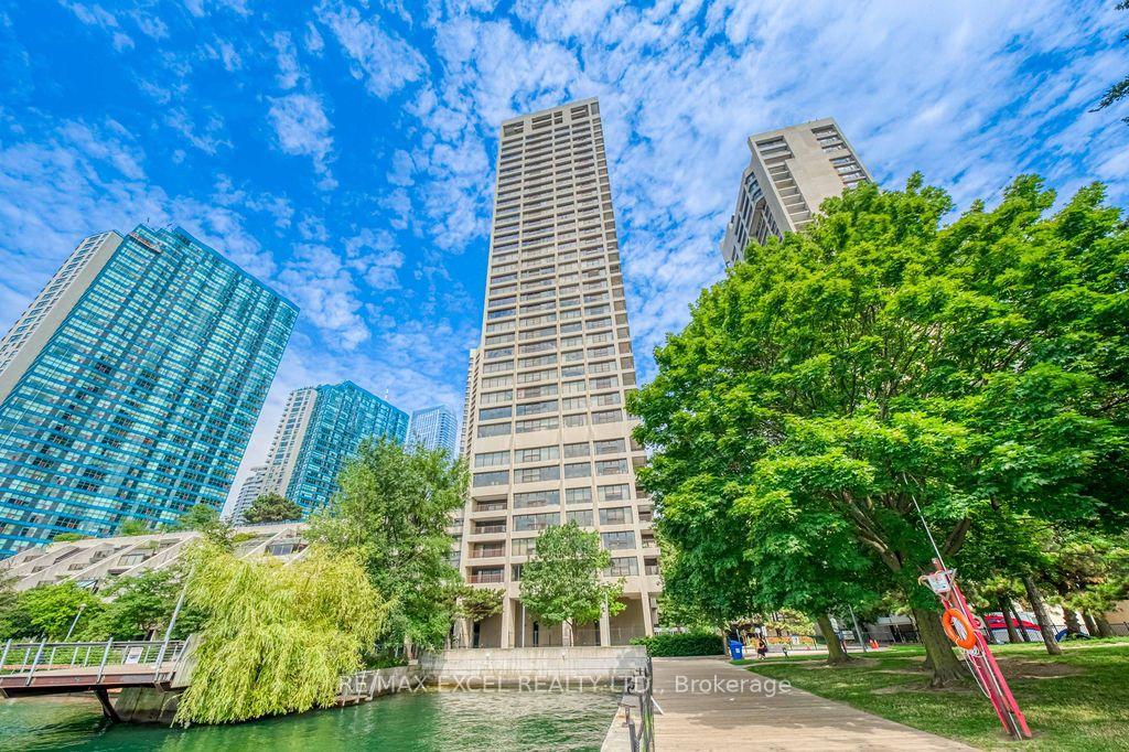 Photo 5 of Unit 3403, 65 Harbour Square, Toronto, Waterfront Communities — HOMEH