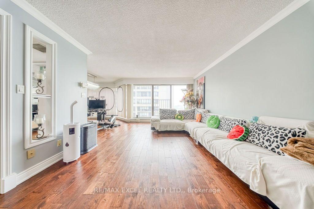 Photo 8 of Unit 3403, 65 Harbour Square, Toronto, Waterfront Communities — HOMEH