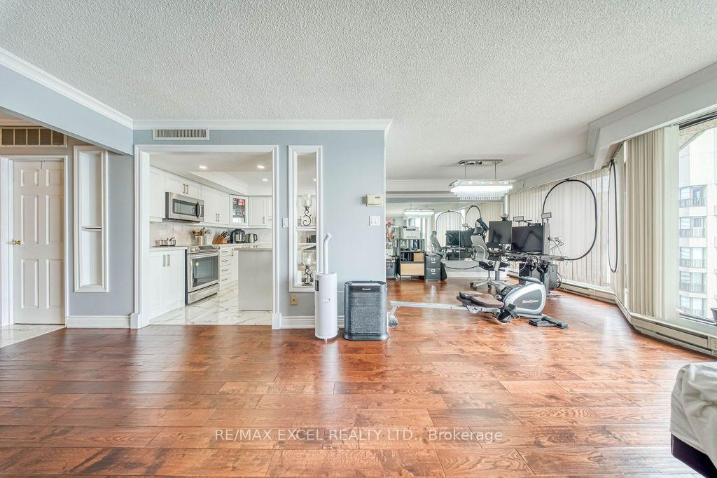 Photo 10 of Unit 3403, 65 Harbour Square, Toronto, Waterfront Communities — HOMEH