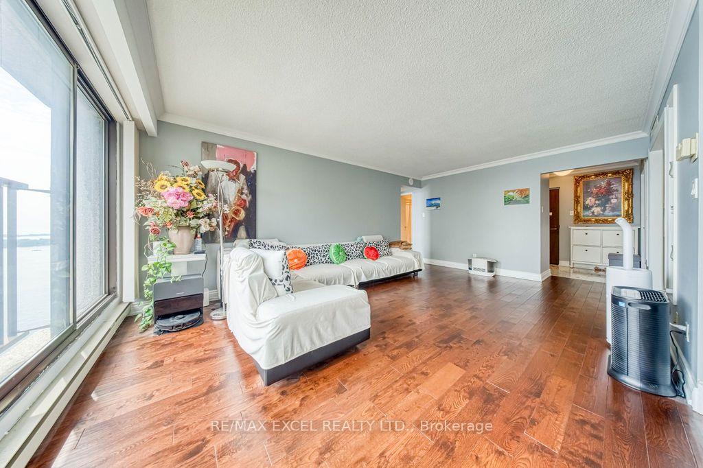 Photo 11 of Unit 3403, 65 Harbour Square, Toronto, Waterfront Communities — HOMEH