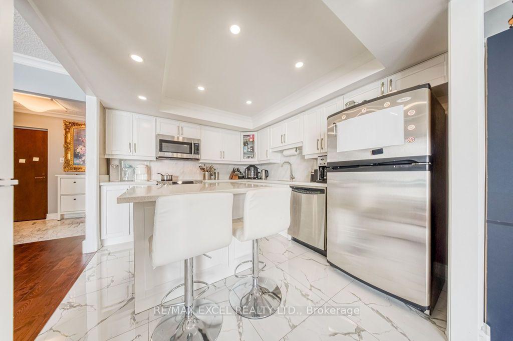 Photo 16 of Unit 3403, 65 Harbour Square, Toronto, Waterfront Communities — HOMEH