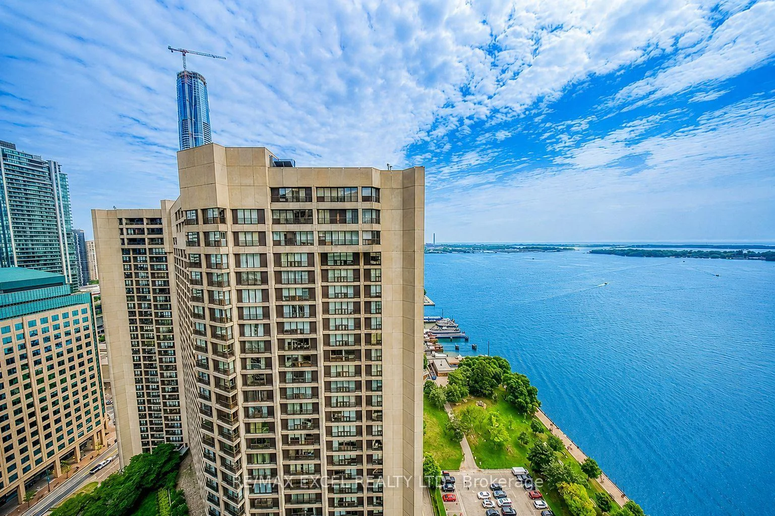 Photo 4 of Unit 3403, 65 Harbour Square, Toronto, Waterfront Communities — HOMEH