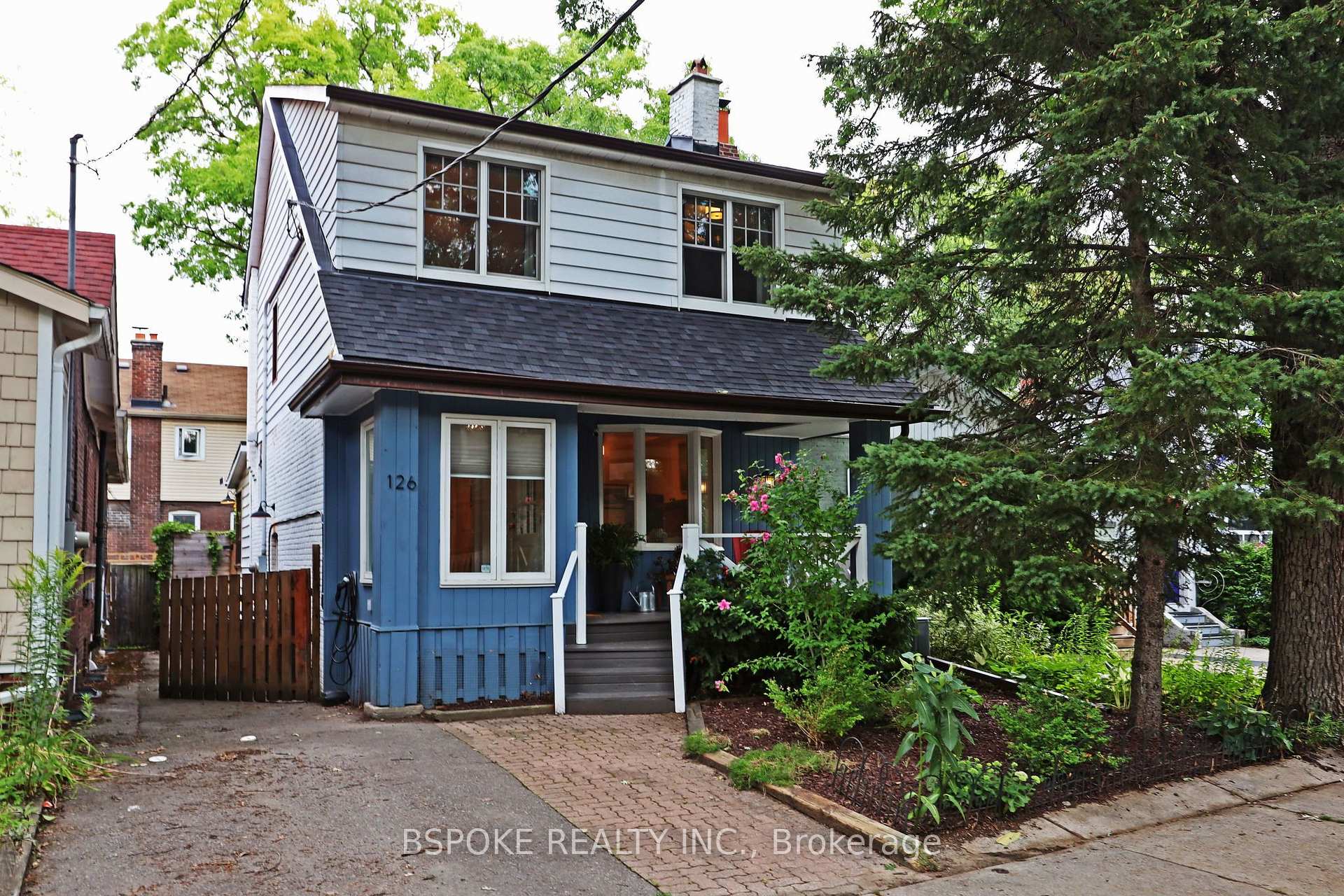 Photo 3 of 126 Oakcrest Avenue, Toronto, East End-Danforth — HOMEH