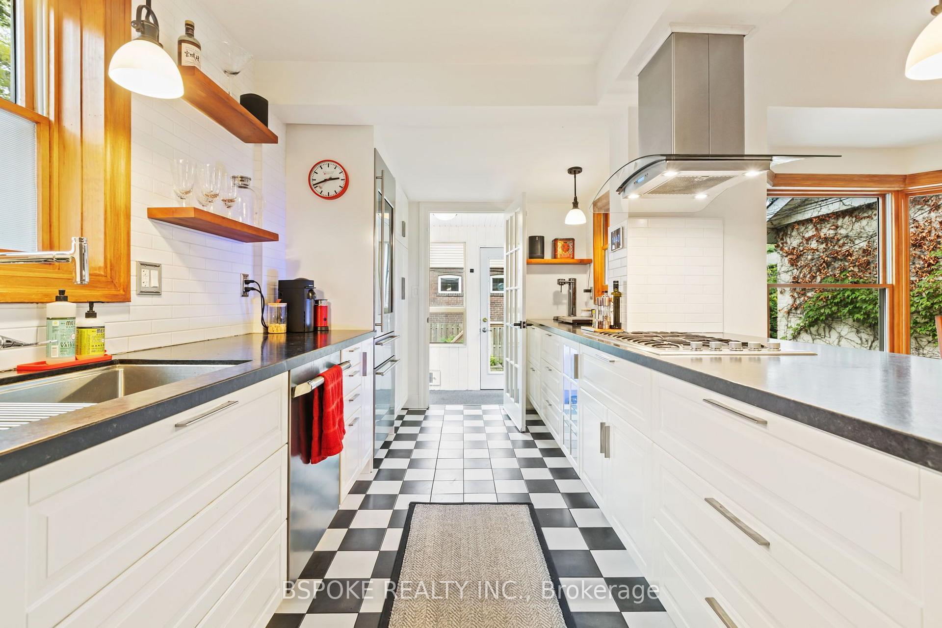 Photo 13 of 126 Oakcrest Avenue, Toronto, East End-Danforth — HOMEH