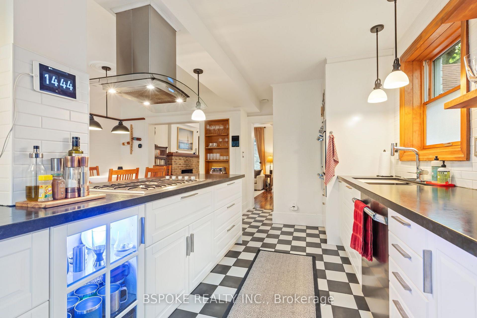 Photo 14 of 126 Oakcrest Avenue, Toronto, East End-Danforth — HOMEH