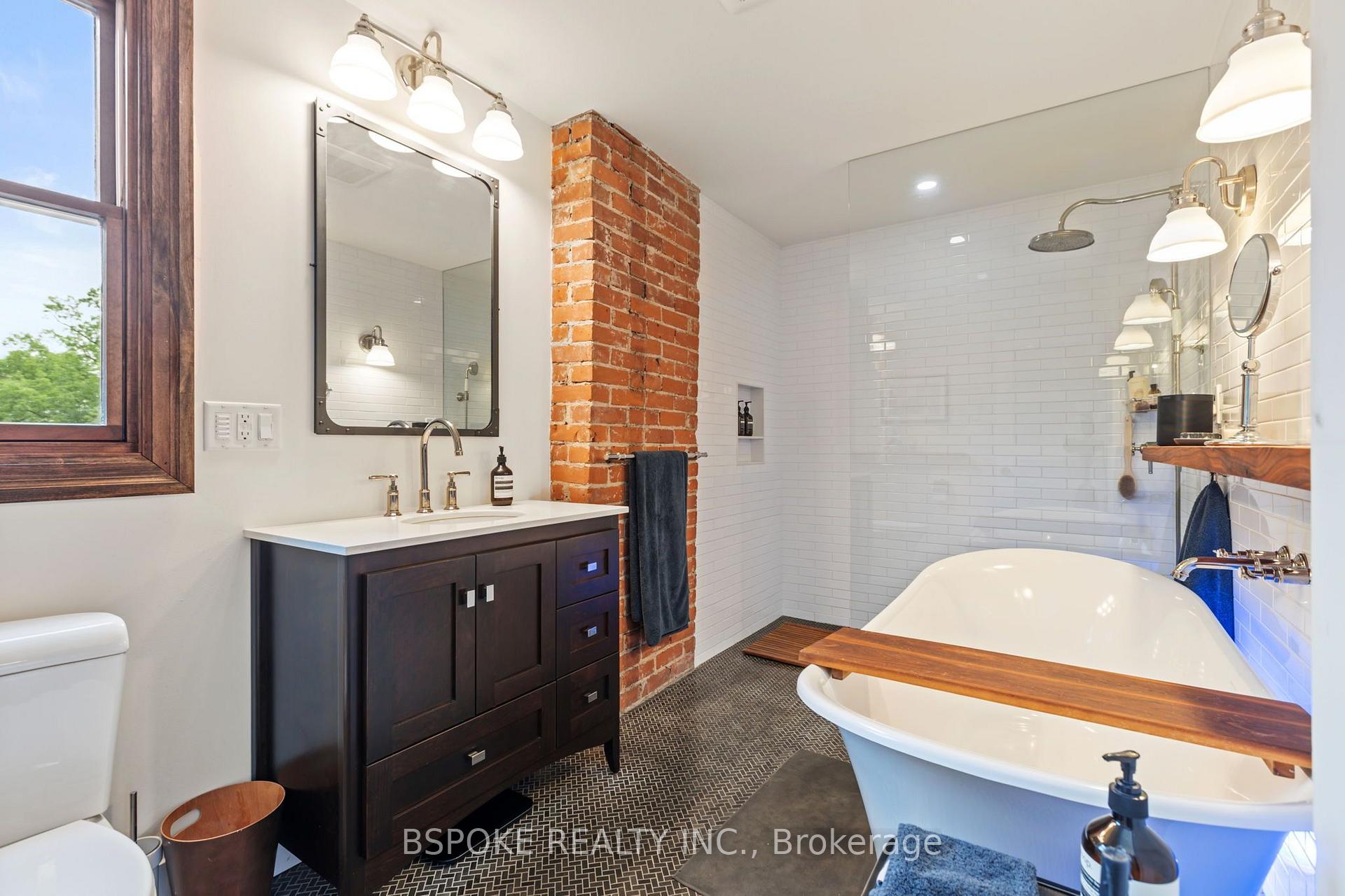 Photo 22 of 126 Oakcrest Avenue, Toronto, East End-Danforth — HOMEH