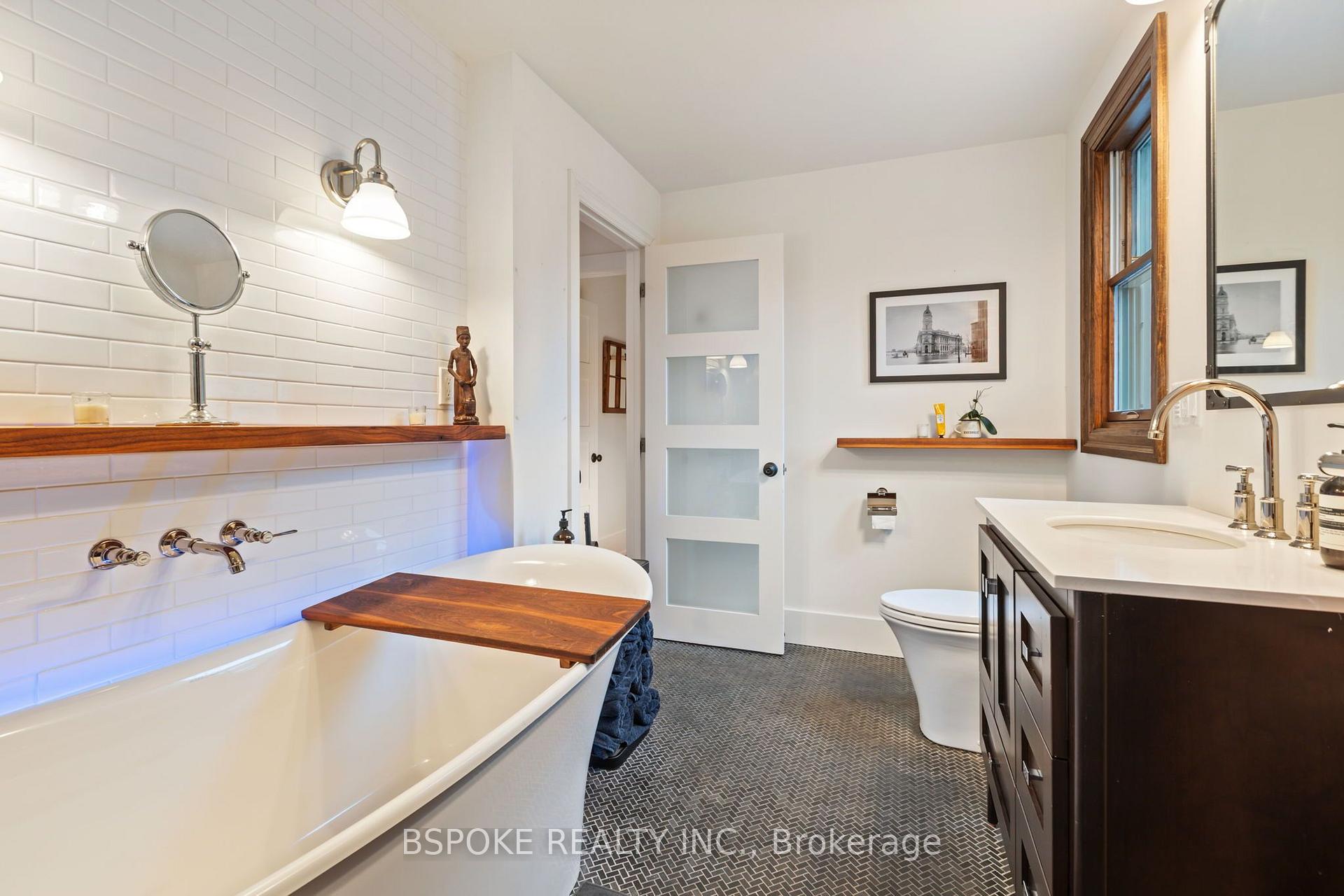 Photo 23 of 126 Oakcrest Avenue, Toronto, East End-Danforth — HOMEH