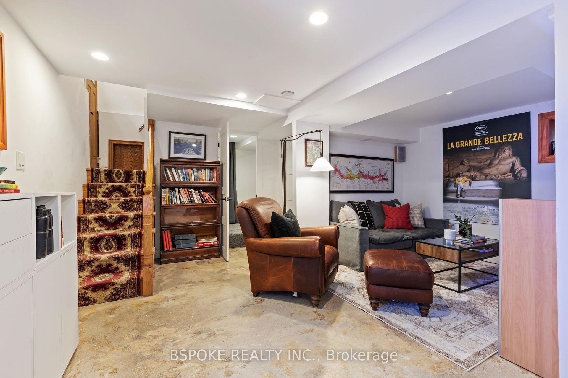 Photo 25 of 126 Oakcrest Avenue, Toronto, East End-Danforth — HOMEH