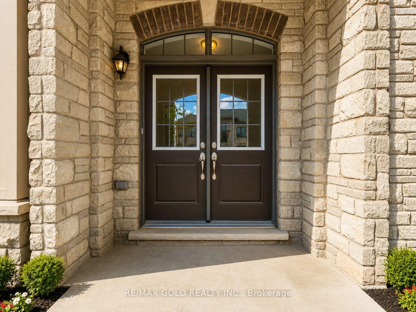 Photo 3 of 37 Peak Drive, Brampton, Credit Valley — HOMEH