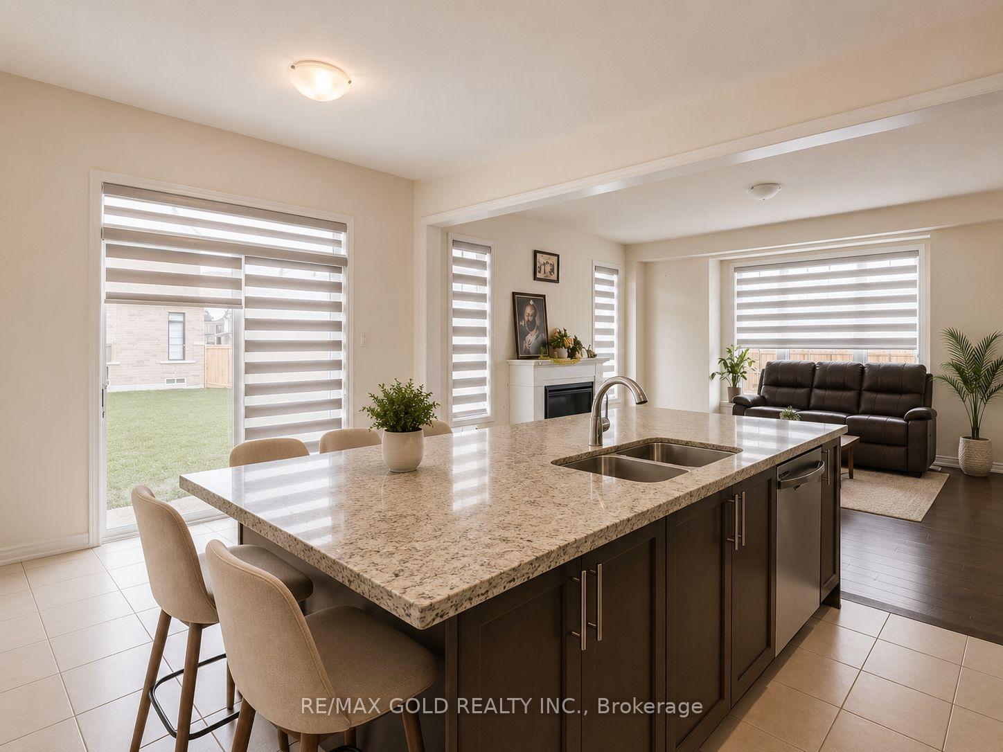 Photo 4 of 37 Peak Drive, Brampton, Credit Valley — HOMEH
