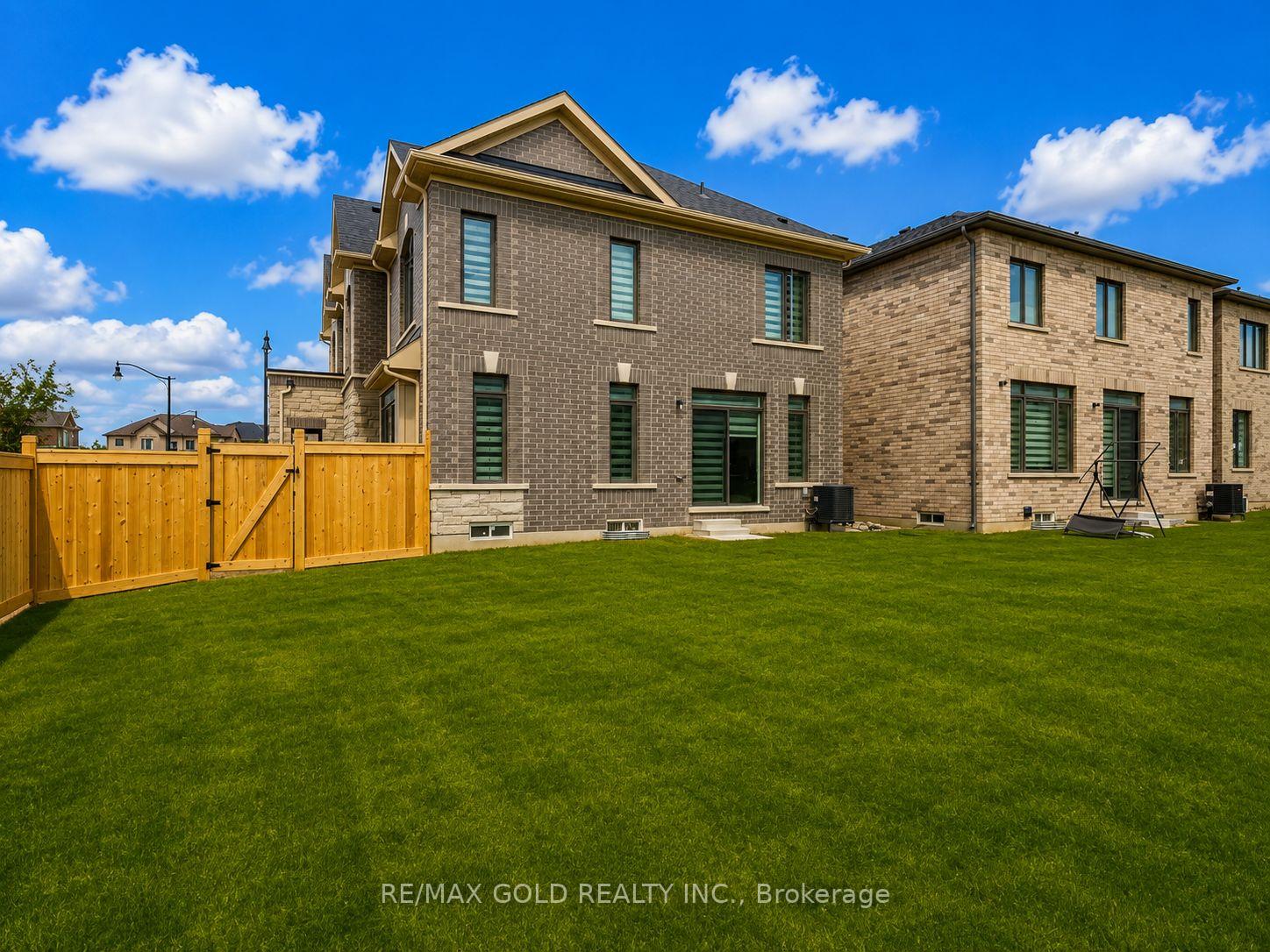 Photo 39 of 37 Peak Drive, Brampton, Credit Valley — HOMEH