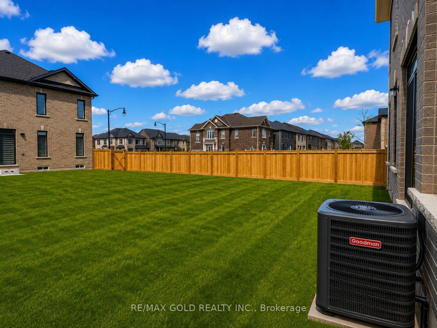 Photo 40 of 37 Peak Drive, Brampton, Credit Valley — HOMEH