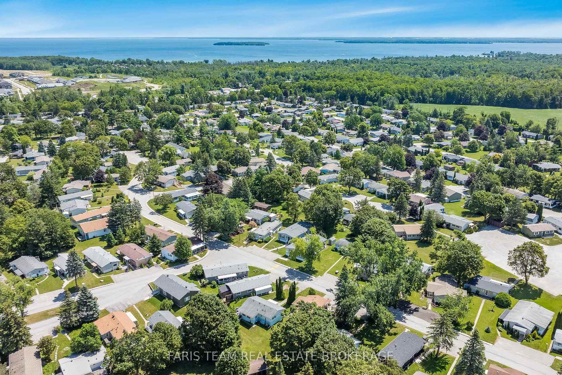 Photo 33 of 37 Hawthorne Drive, Innisfil, Rural Innisfil — HOMEH