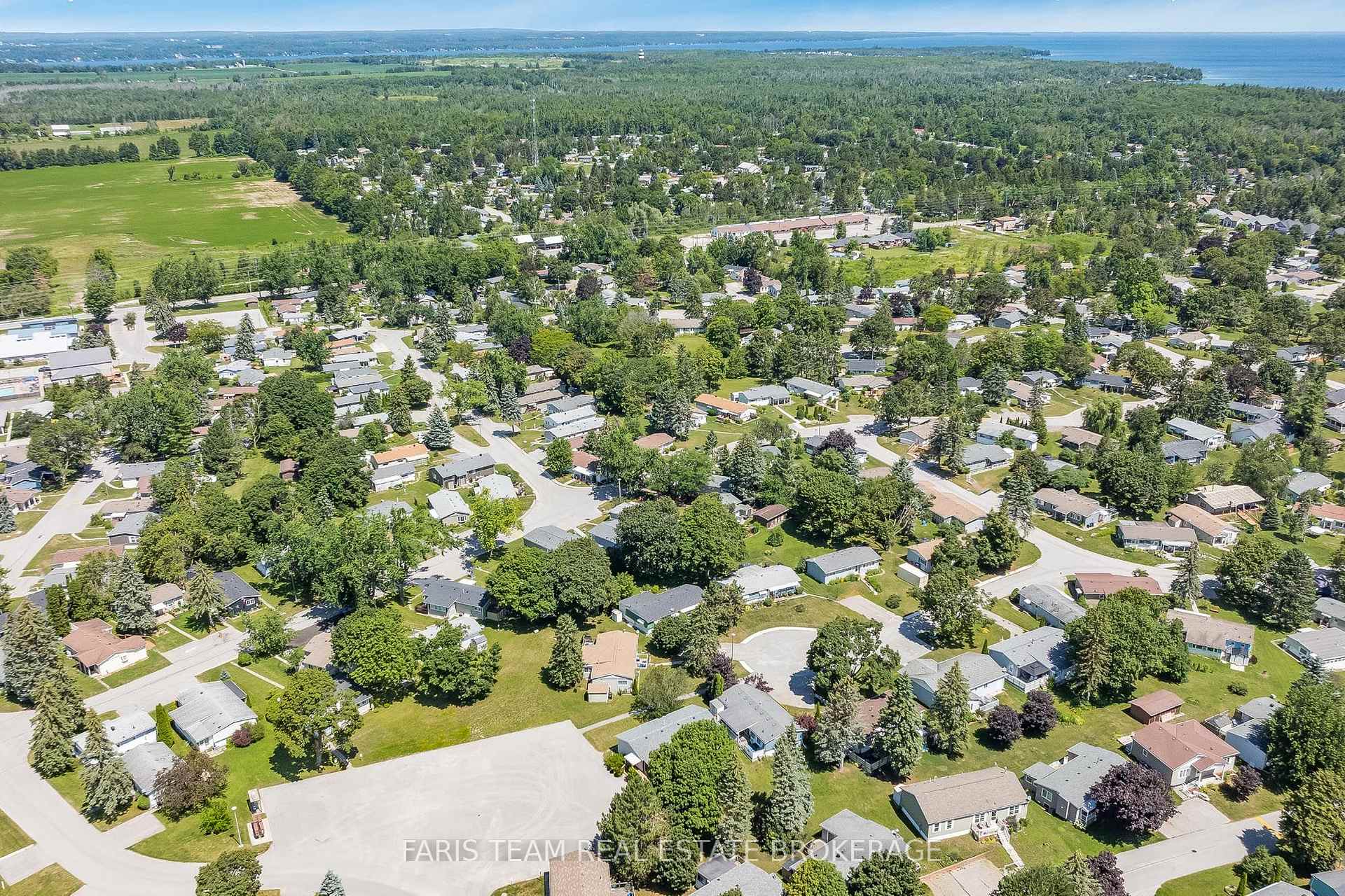 Photo 34 of 37 Hawthorne Drive, Innisfil, Rural Innisfil — HOMEH