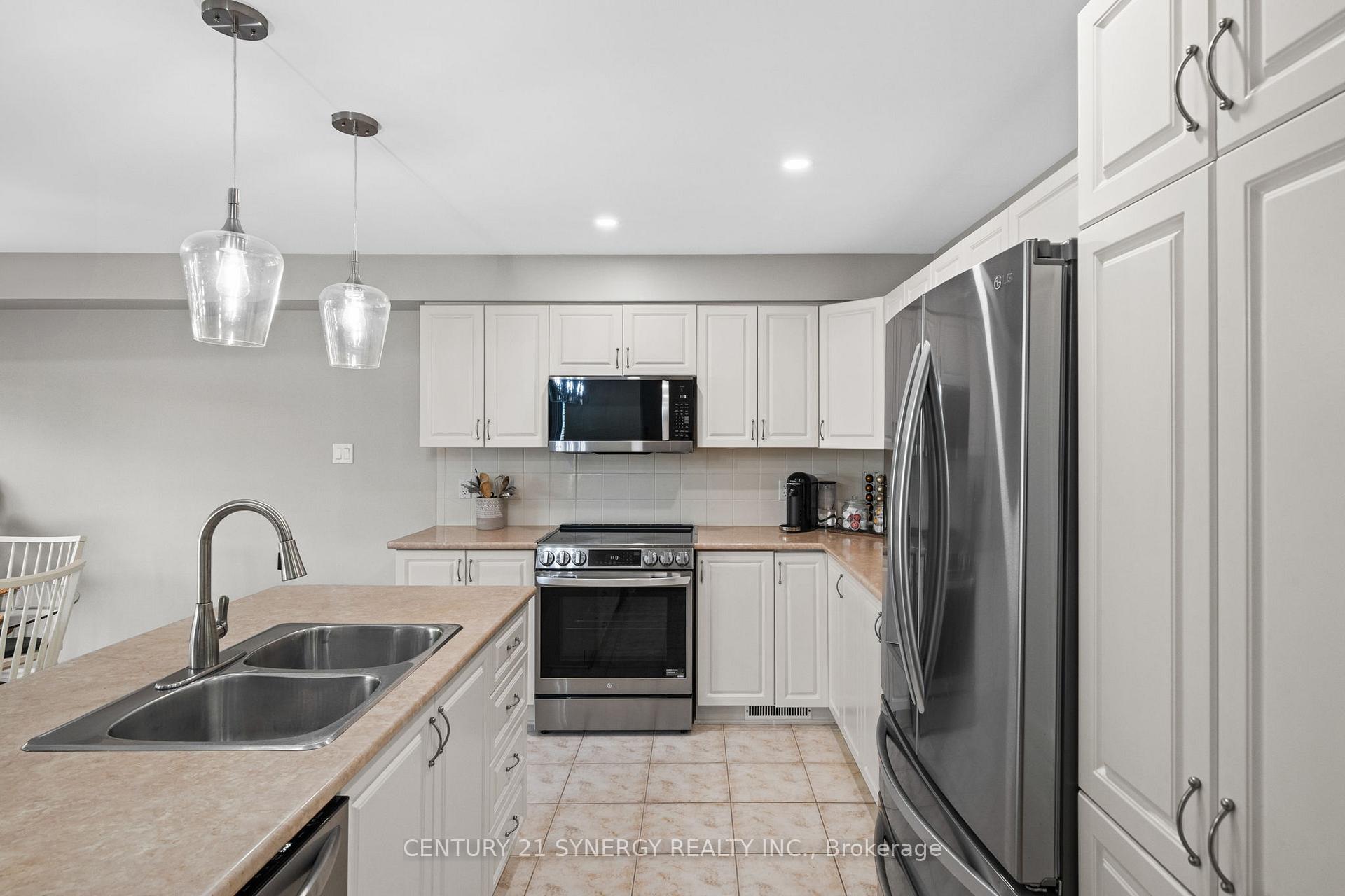 Photo 10 of 512 Cherokee Way, Ottawa, Stittsville (North) — HOMEH