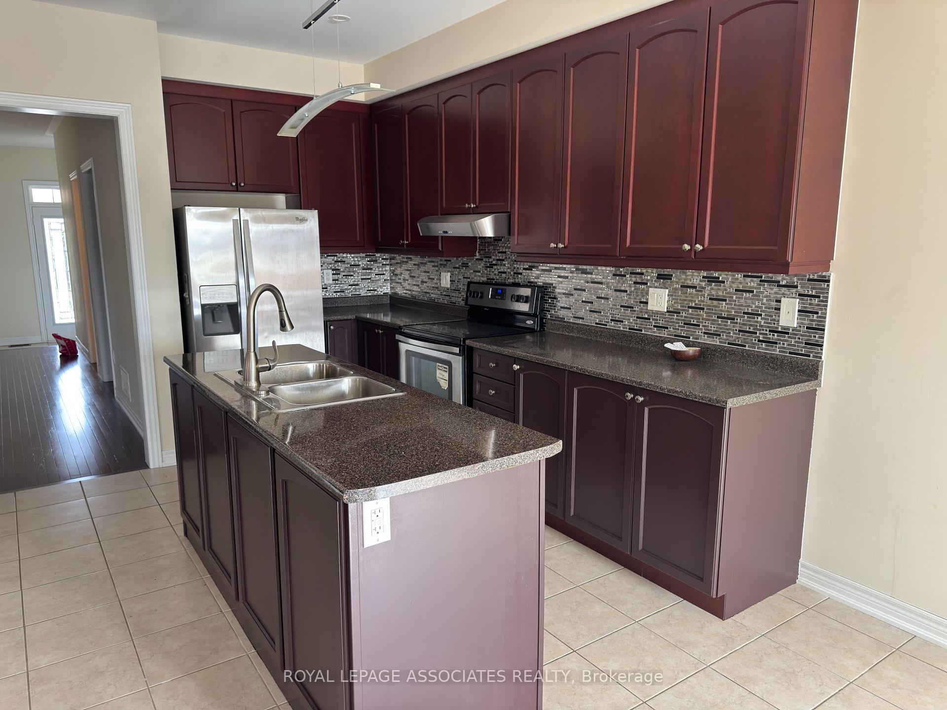 Photo 3 of Unit Upper Lv, 75 Meltwater Crescent, Brampton, Bram East — HOMEH