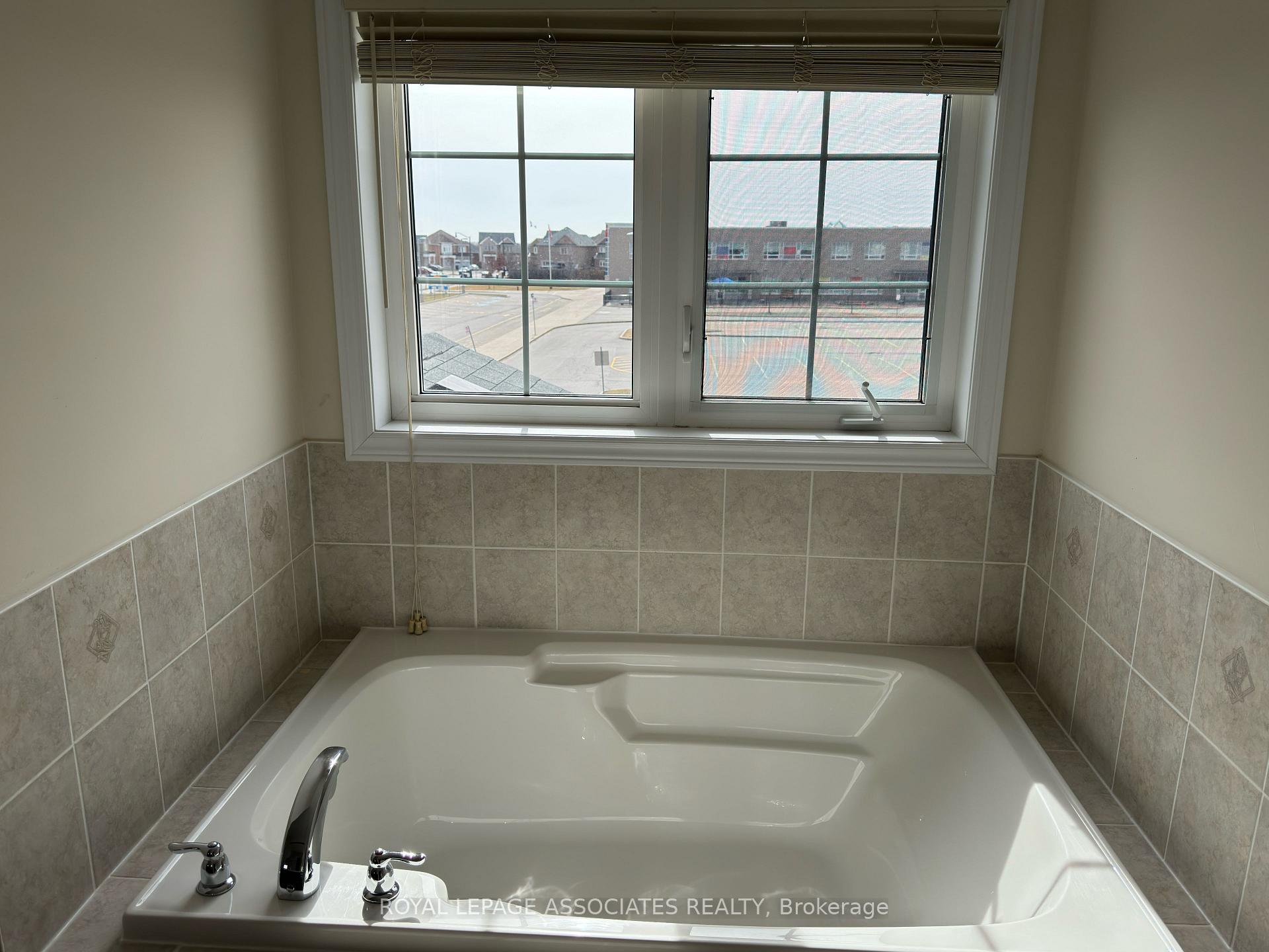 Photo 11 of Unit Upper Lv, 75 Meltwater Crescent, Brampton, Bram East — HOMEH