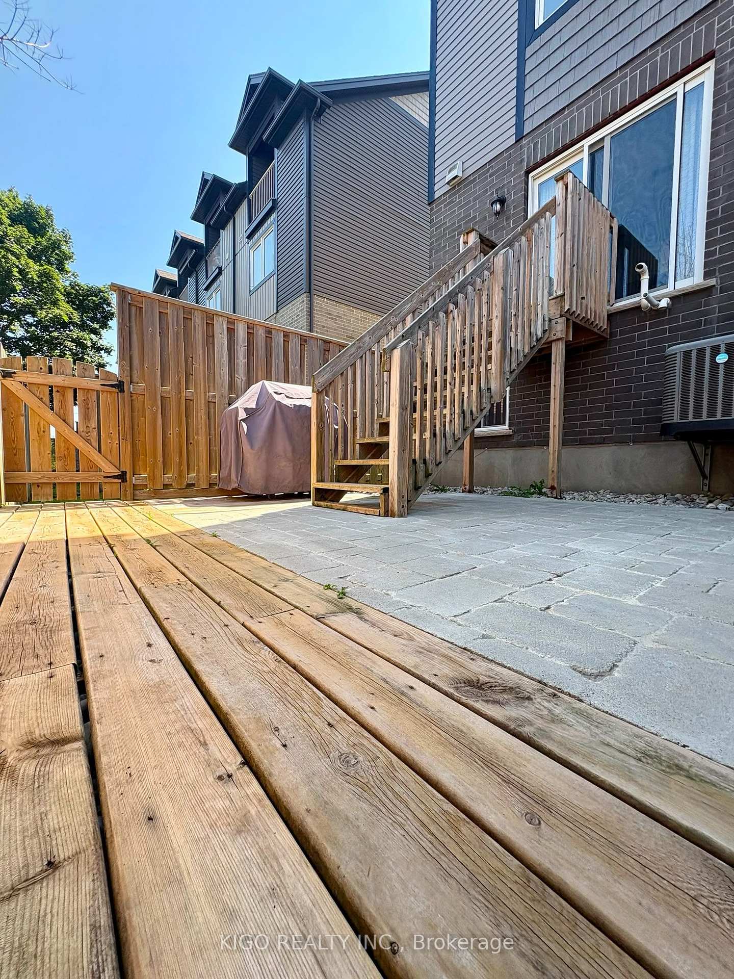 Photo 26 of Unit 21, 12 Poplar Drive, Cambridge, Silver Heights — HOMEH