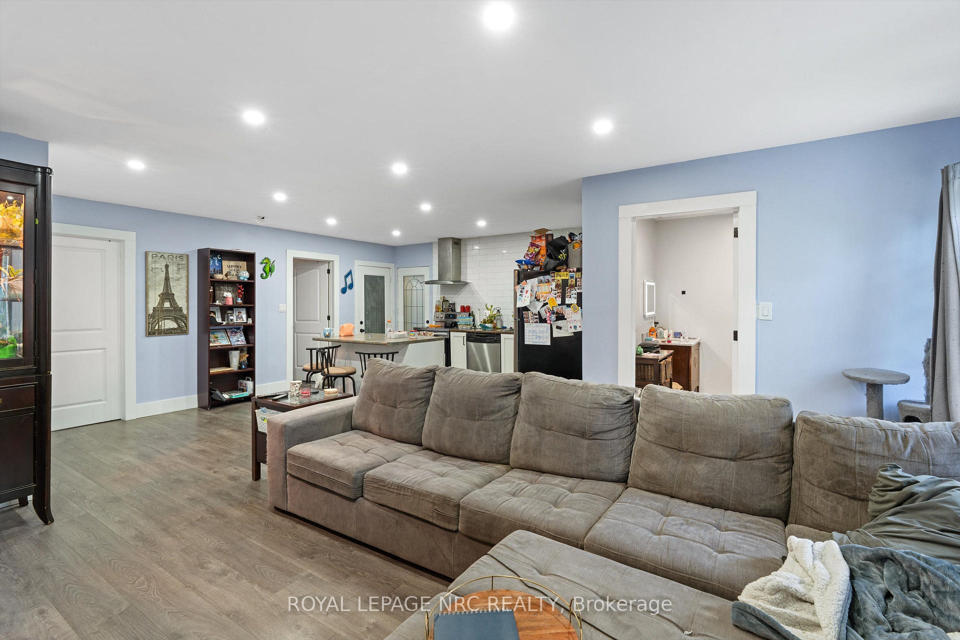 Photo 35 of 11 Connaught Avenue, Thorold, Port Robinson — HOMEH