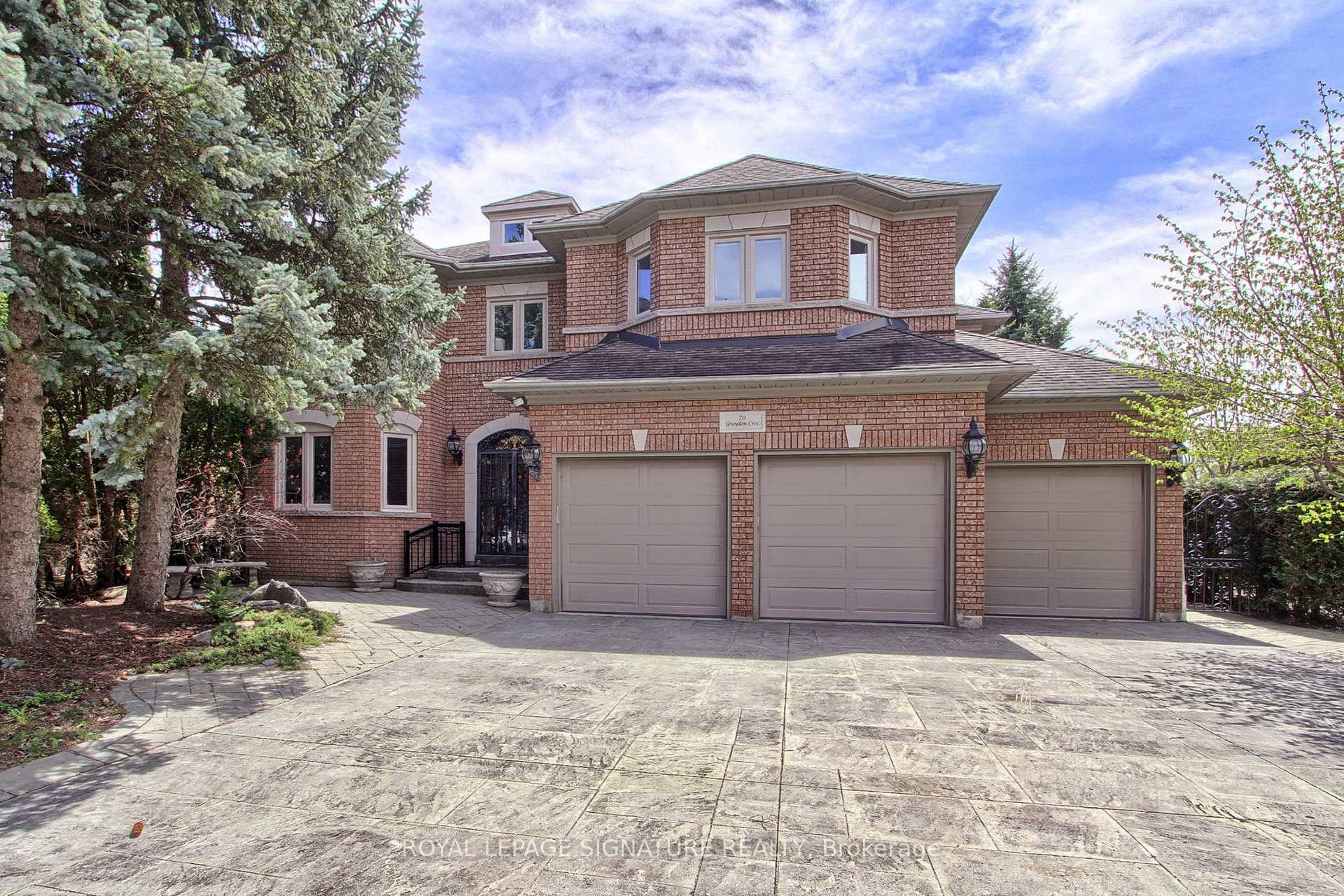 Photo 2 of 70 Graydon Crescent, Richmond Hill, Bayview Hill — HOMEH