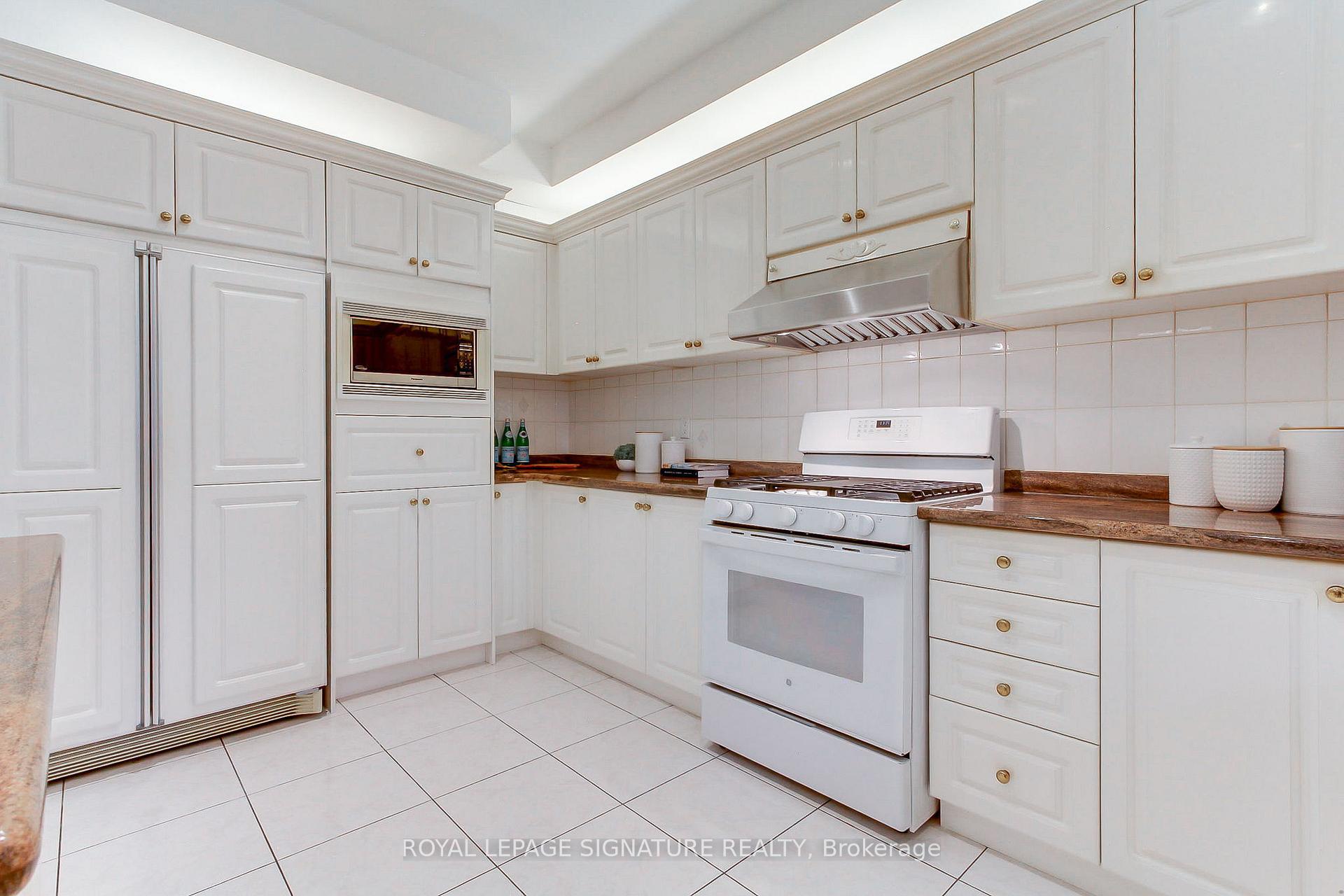 Photo 14 of 70 Graydon Crescent, Richmond Hill, Bayview Hill — HOMEH