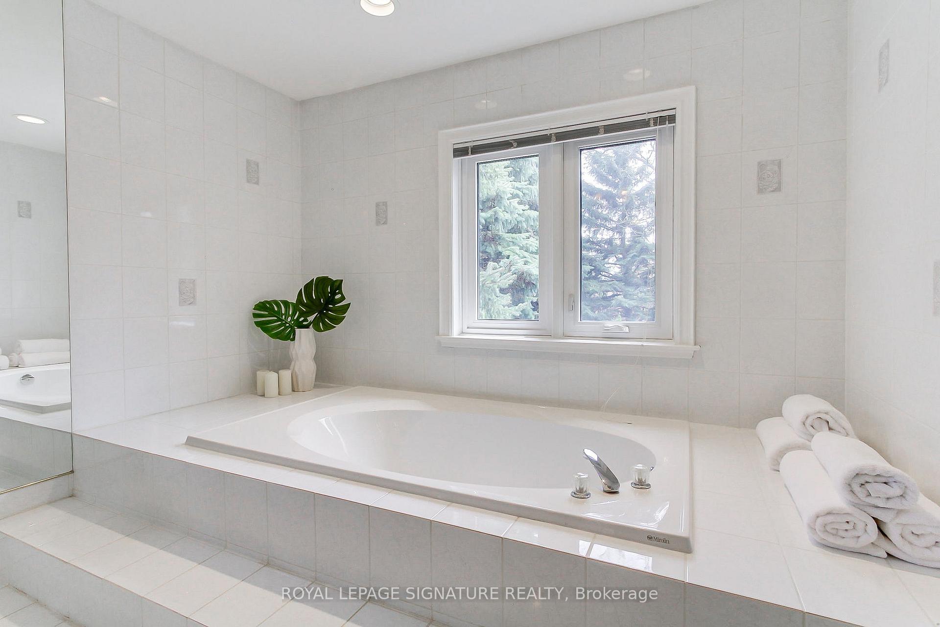 Photo 34 of 70 Graydon Crescent, Richmond Hill, Bayview Hill — HOMEH