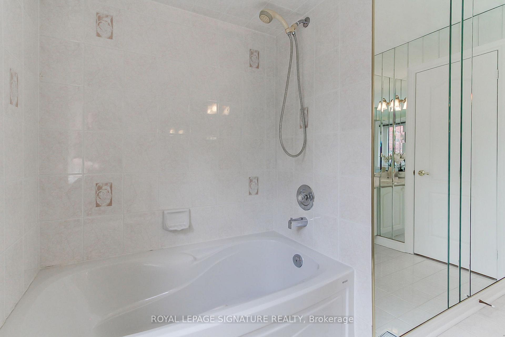 Photo 41 of 70 Graydon Crescent, Richmond Hill, Bayview Hill — HOMEH