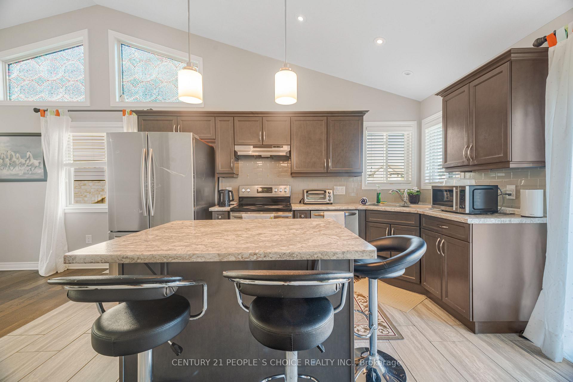 Photo 4 of 6534 Sam Iorfida Drive, Niagara Falls, Oldfield — HOMEH