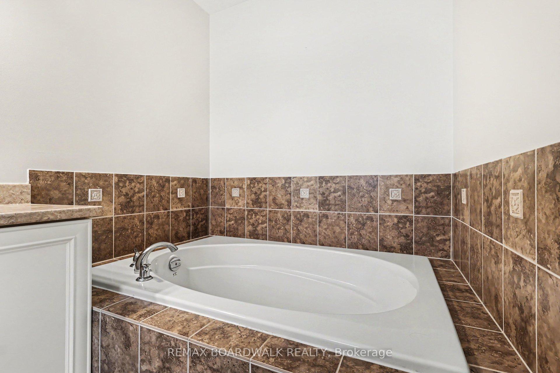 Photo 23 of 132 Montmorency Way, Ottawa, Avalon East — HOMEH