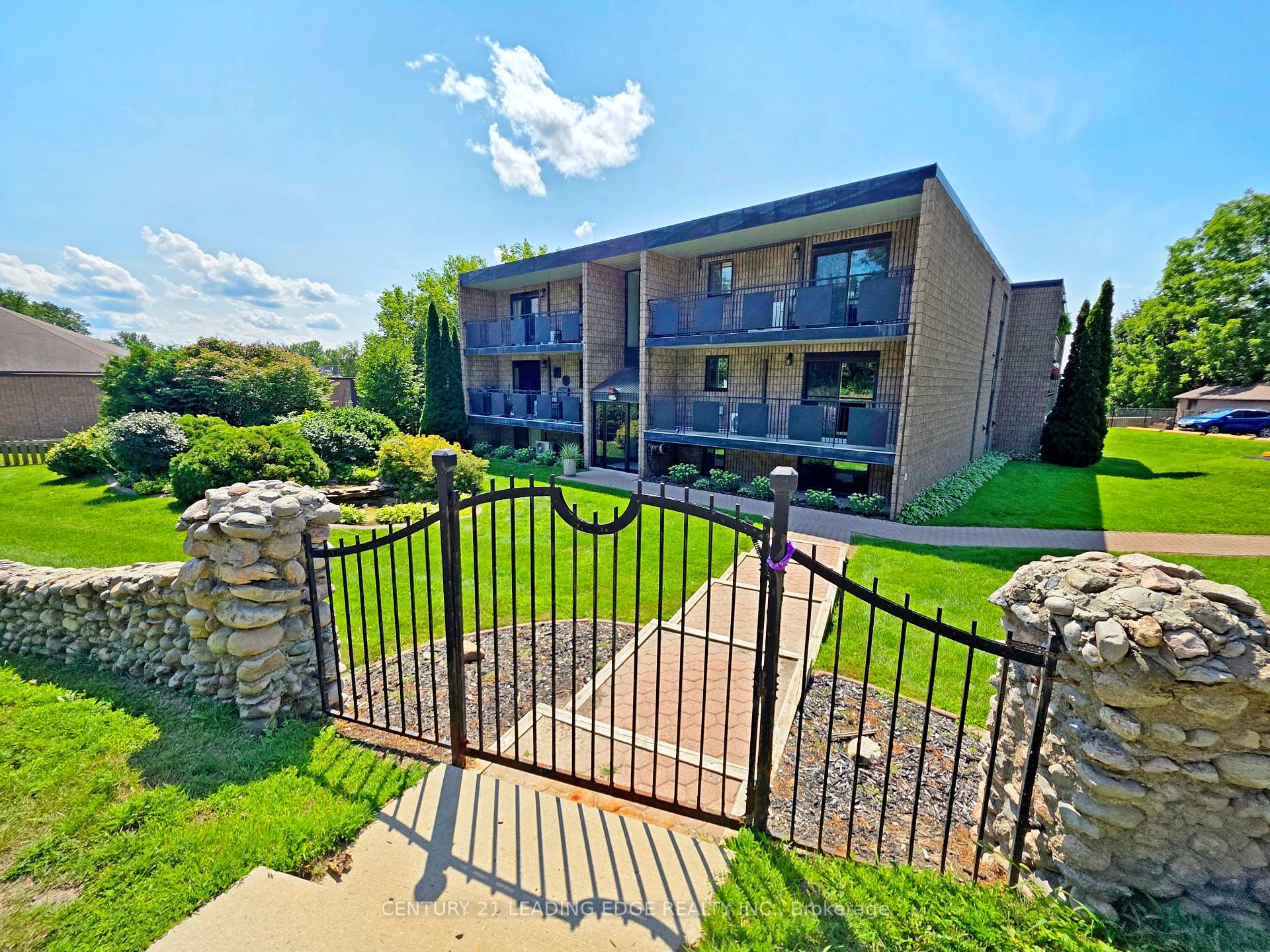 Photo 5 of Unit 206, 74 The Queensway, Georgina, Keswick North — HOMEH