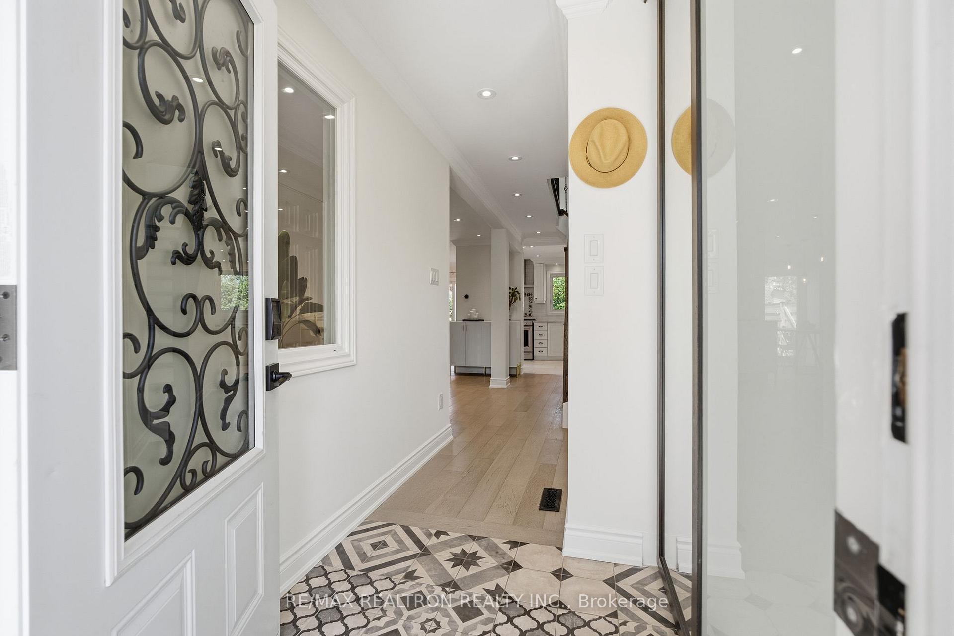 Photo 3 of 147 Spyglass Hill Road, Vaughan, Glen Shields — HOMEH