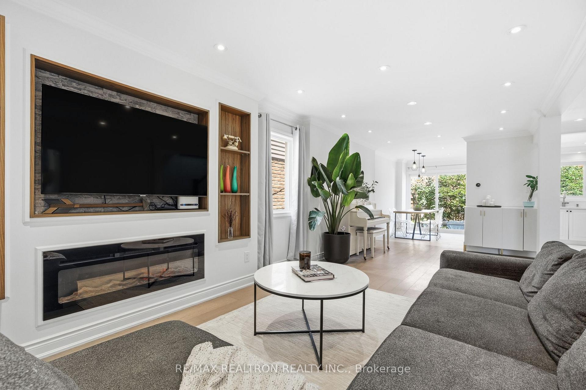 Photo 5 of 147 Spyglass Hill Road, Vaughan, Glen Shields — HOMEH