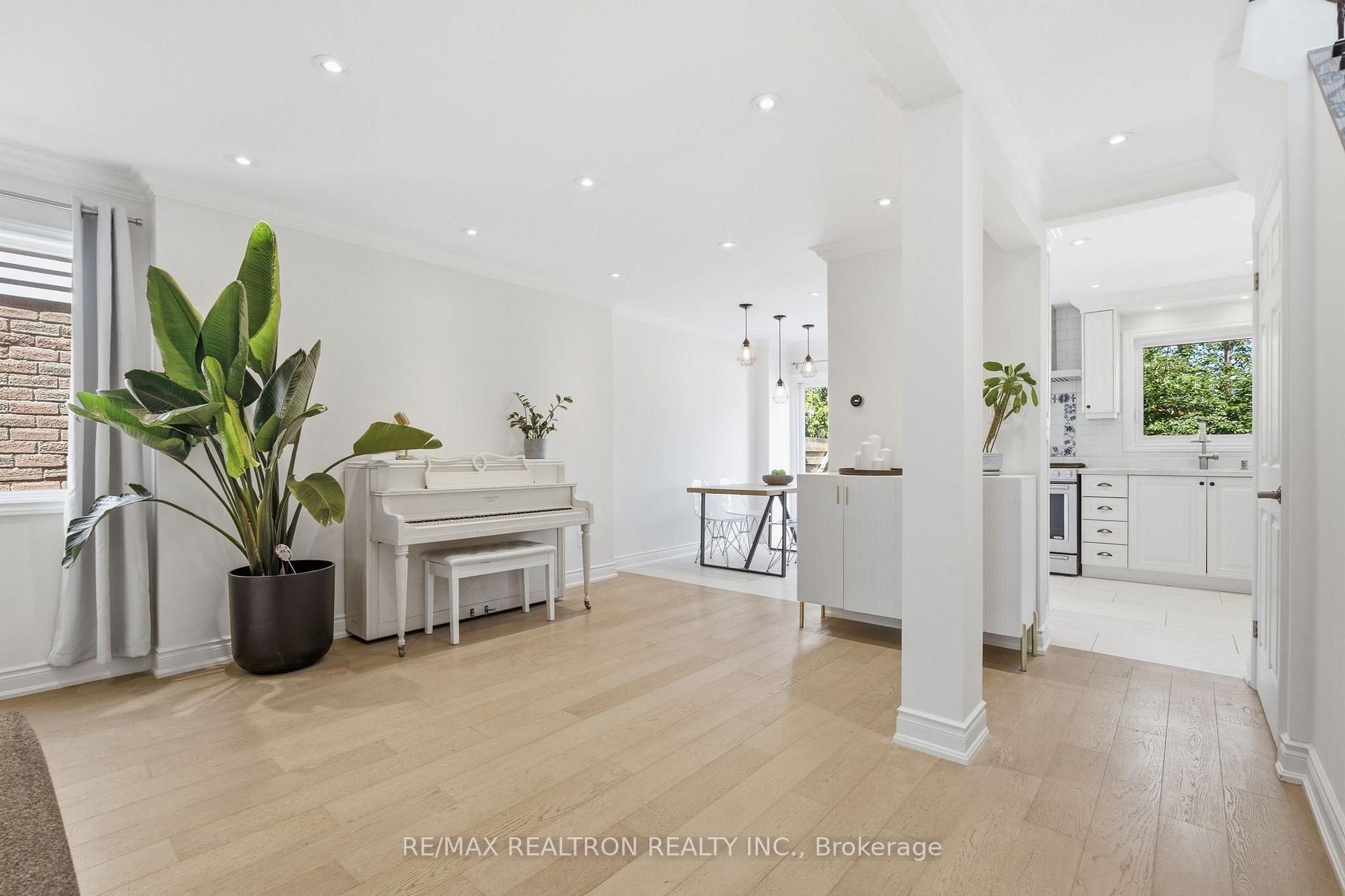 Photo 6 of 147 Spyglass Hill Road, Vaughan, Glen Shields — HOMEH