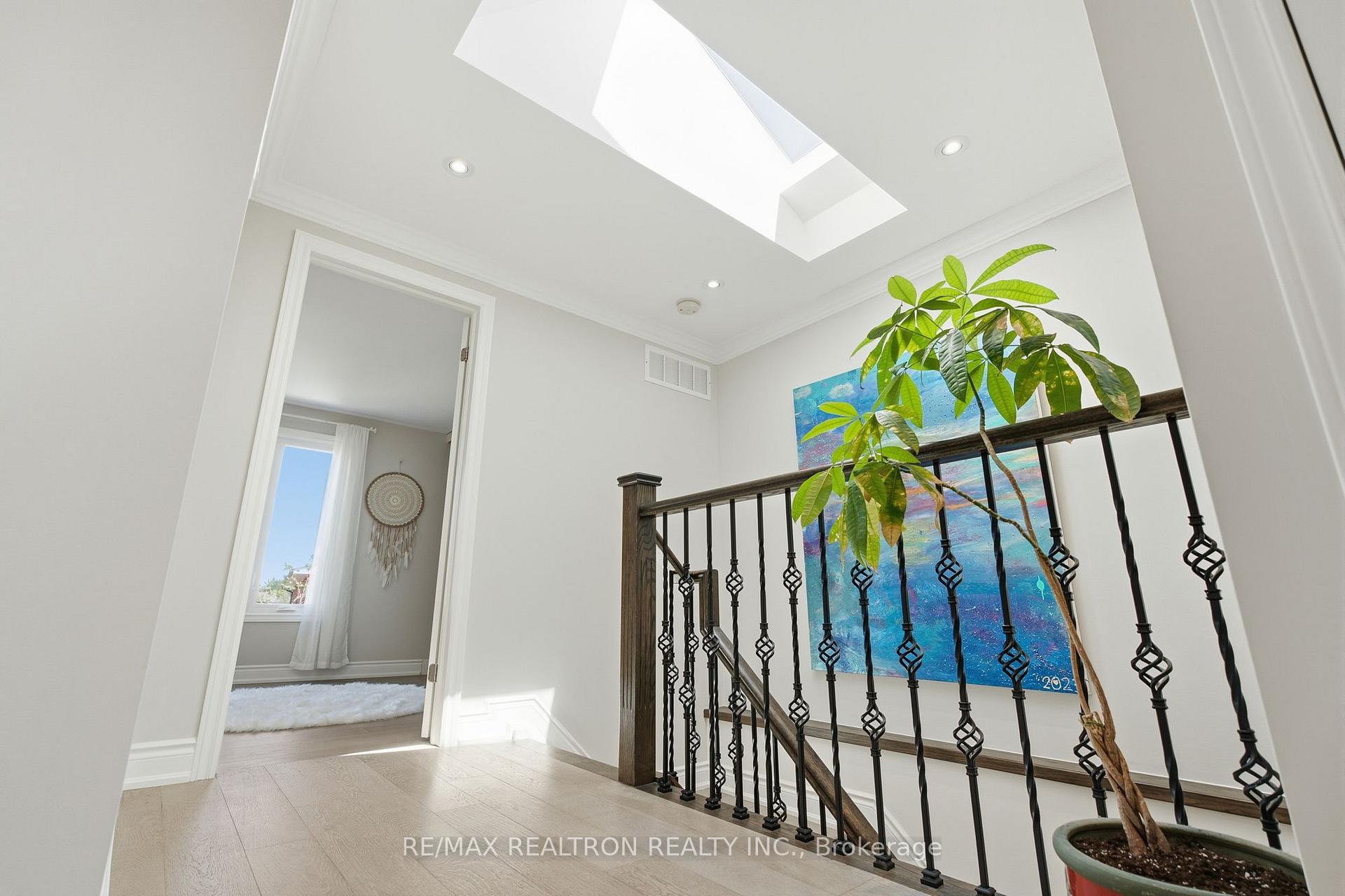 Photo 9 of 147 Spyglass Hill Road, Vaughan, Glen Shields — HOMEH