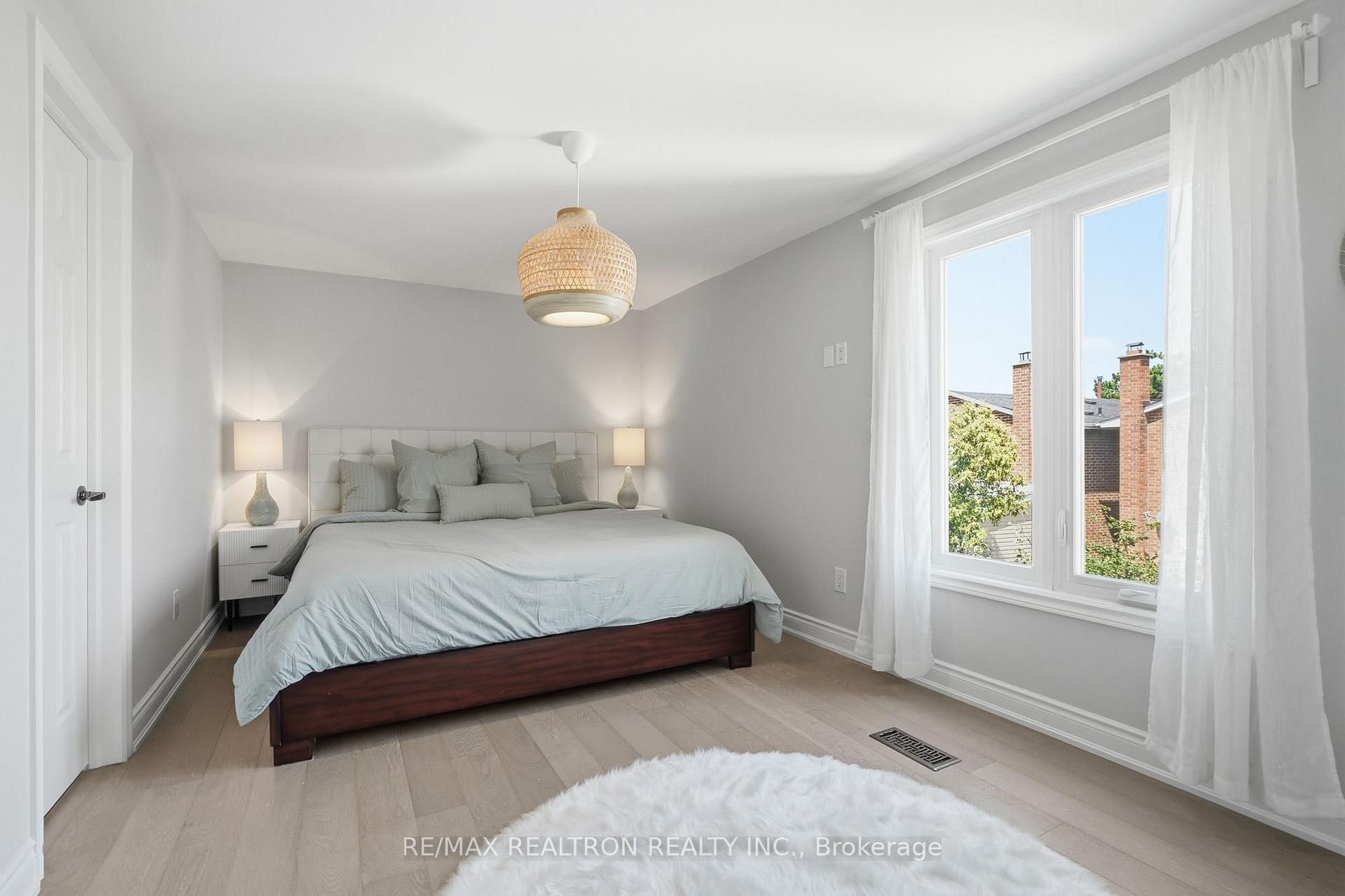 Photo 10 of 147 Spyglass Hill Road, Vaughan, Glen Shields — HOMEH