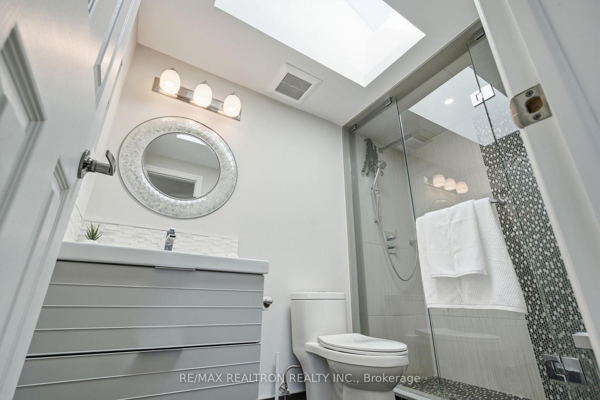 Photo 11 of 147 Spyglass Hill Road, Vaughan, Glen Shields — HOMEH