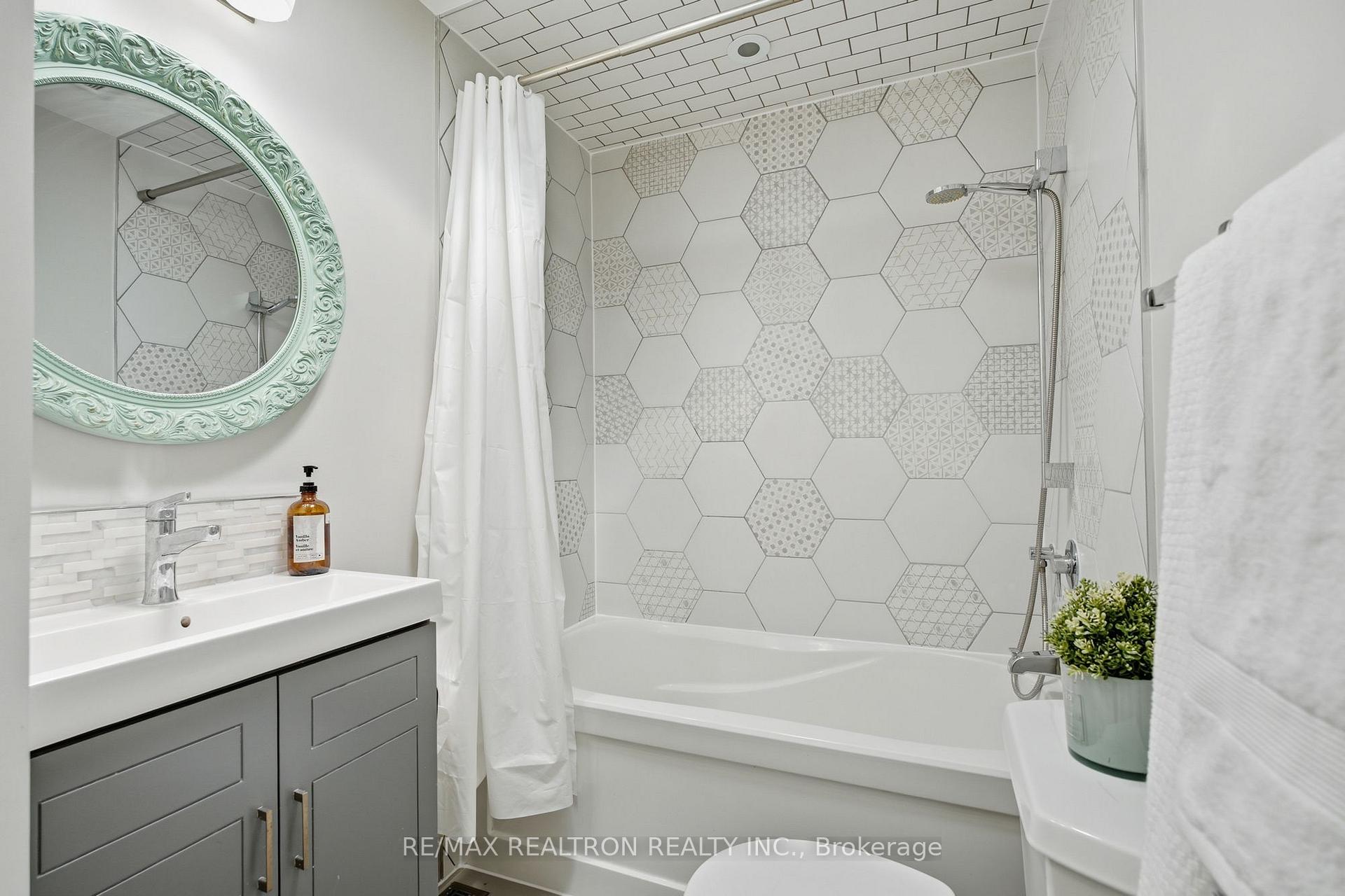 Photo 14 of 147 Spyglass Hill Road, Vaughan, Glen Shields — HOMEH