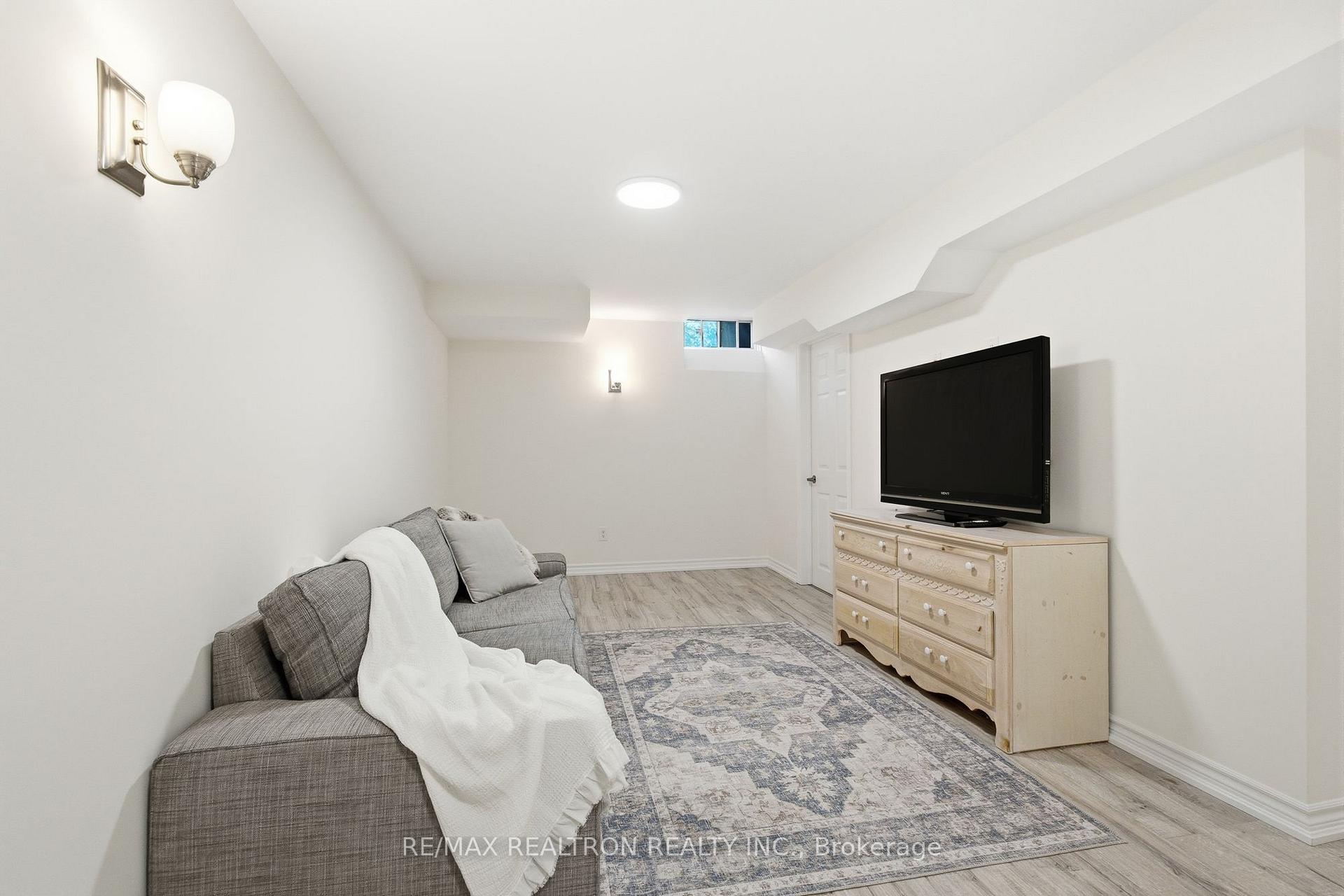 Photo 15 of 147 Spyglass Hill Road, Vaughan, Glen Shields — HOMEH