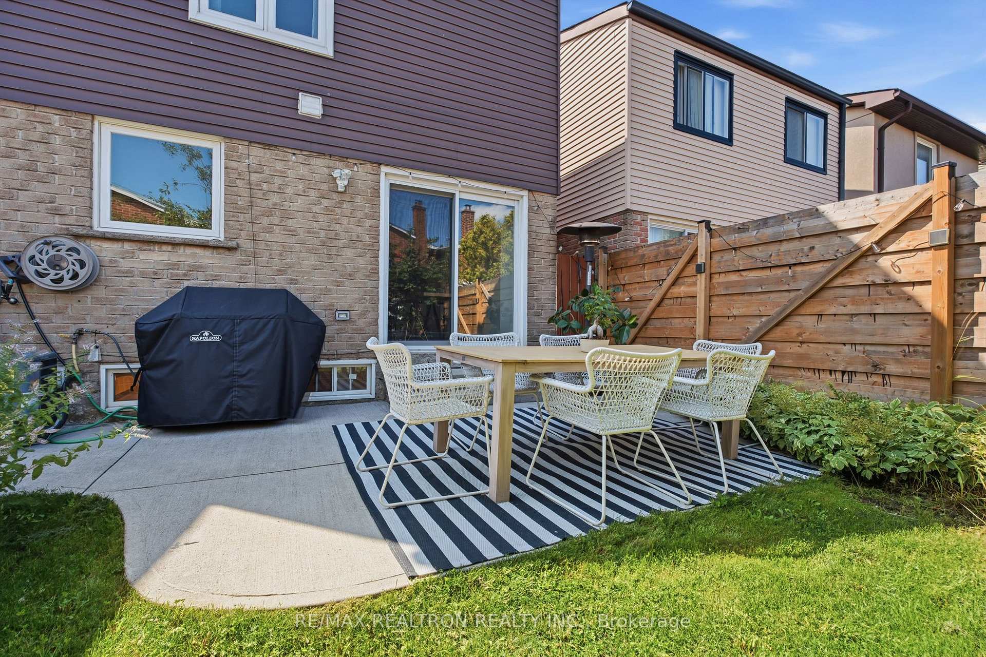 Photo 17 of 147 Spyglass Hill Road, Vaughan, Glen Shields — HOMEH