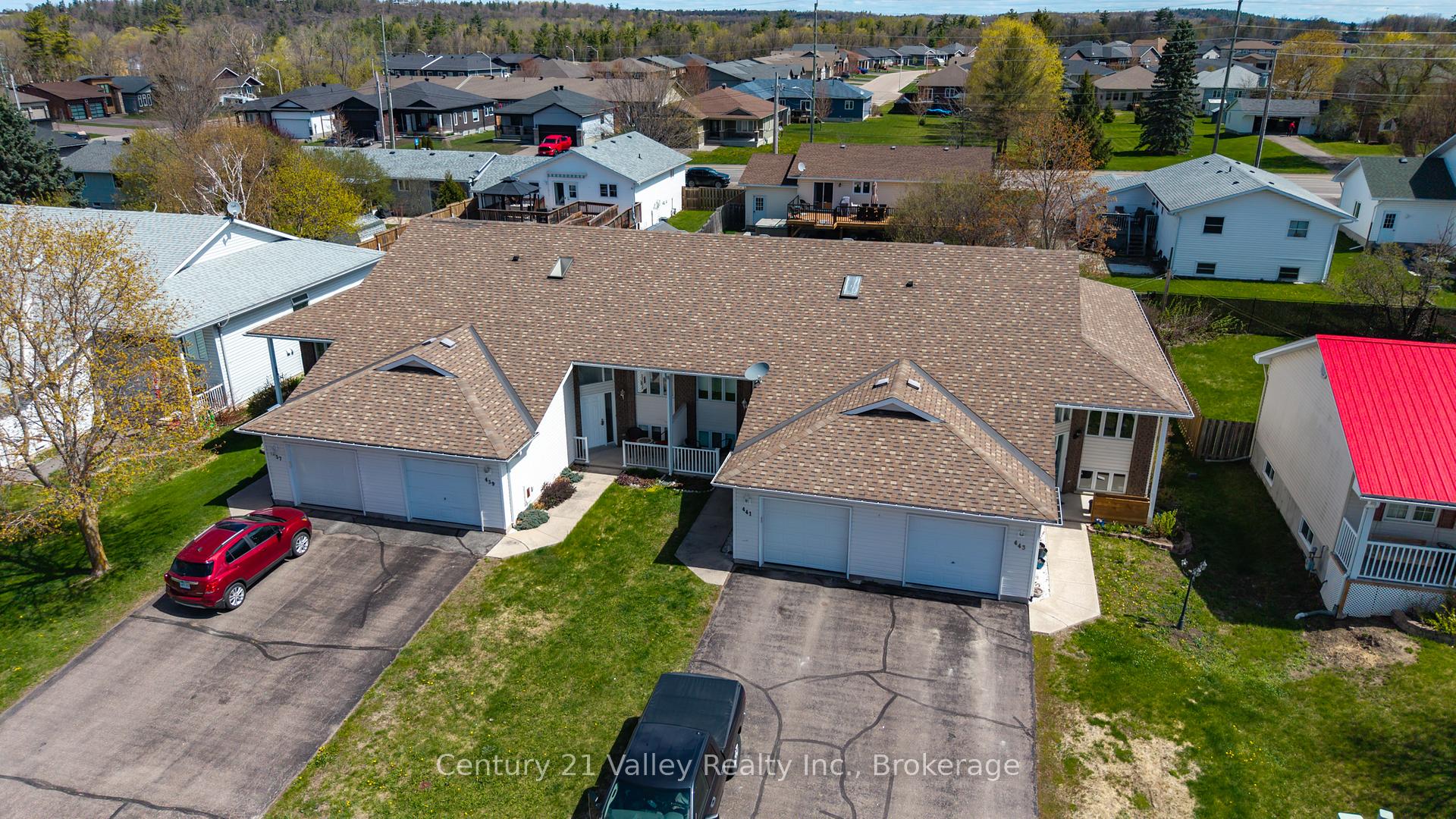 Photo 2 of 439 Mayhew Street, Renfrew, Renfrew — HOMEH