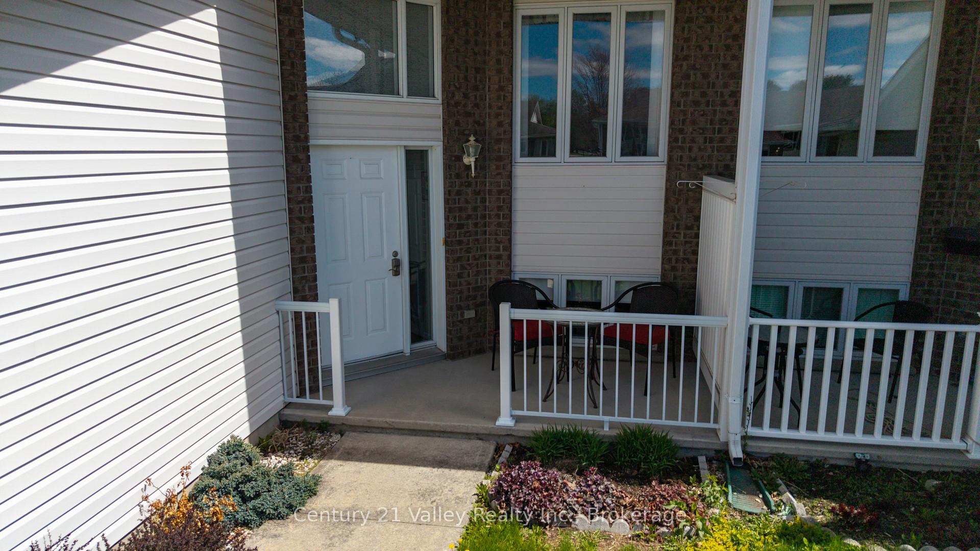 Photo 3 of 439 Mayhew Street, Renfrew, Renfrew — HOMEH