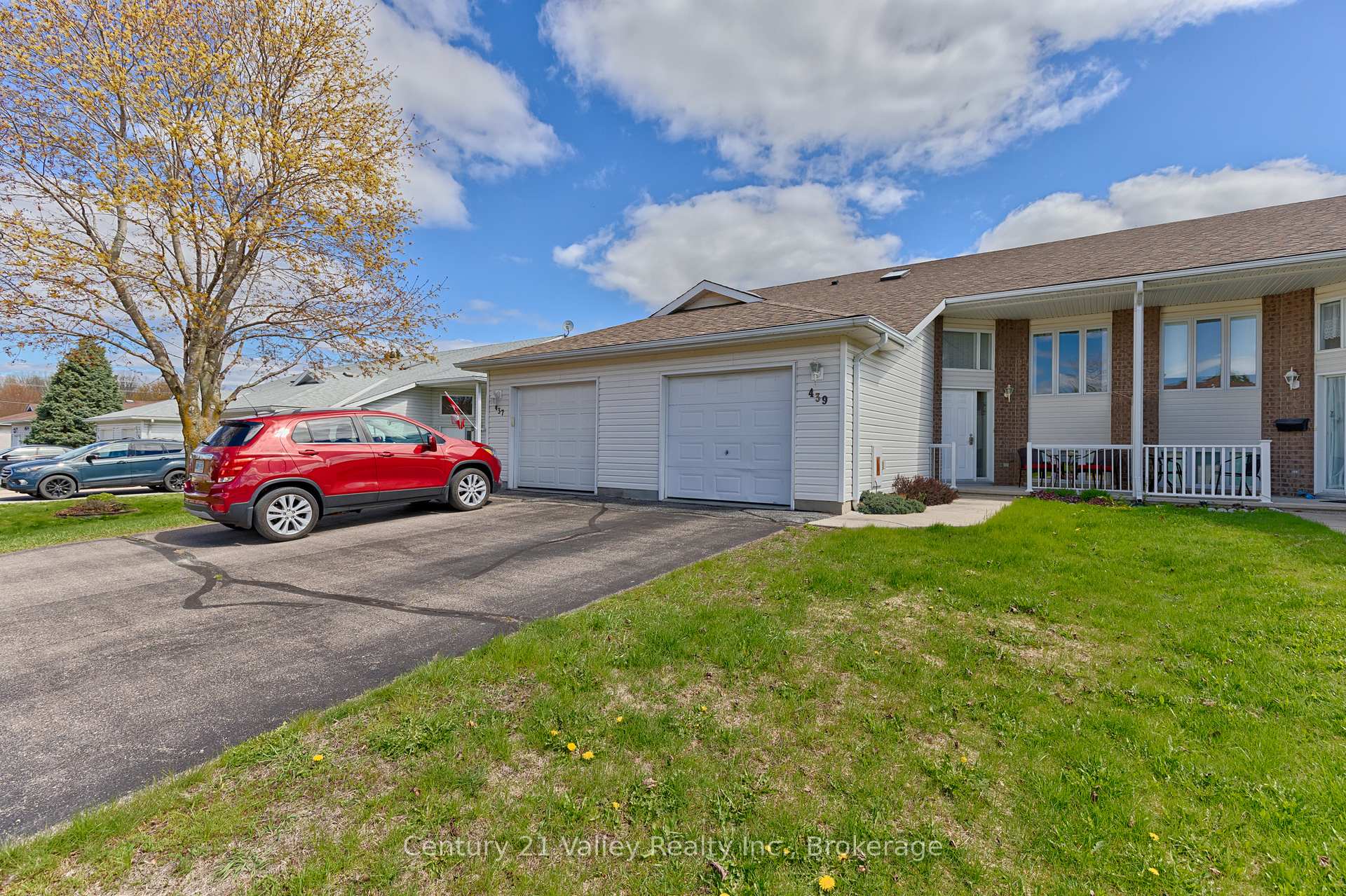 Photo 4 of 439 Mayhew Street, Renfrew, Renfrew — HOMEH