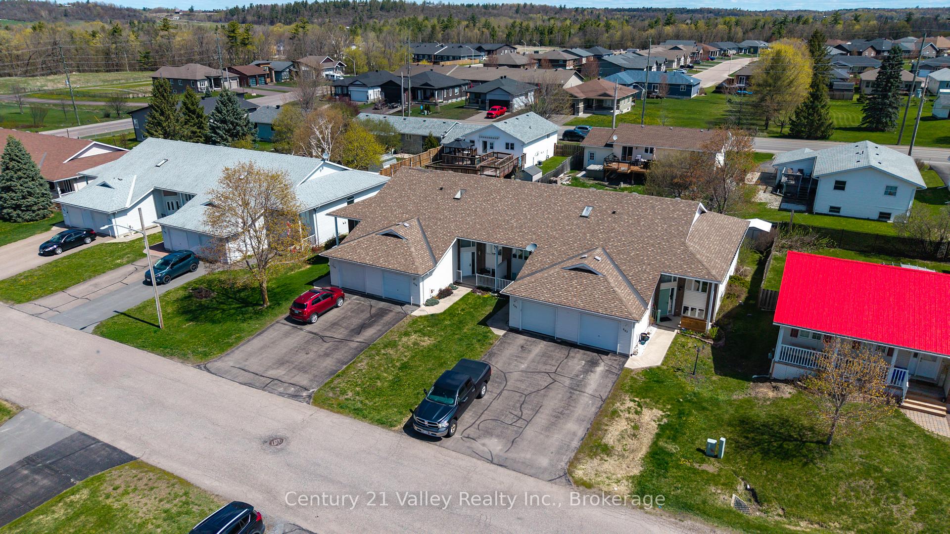 Photo 5 of 439 Mayhew Street, Renfrew, Renfrew — HOMEH