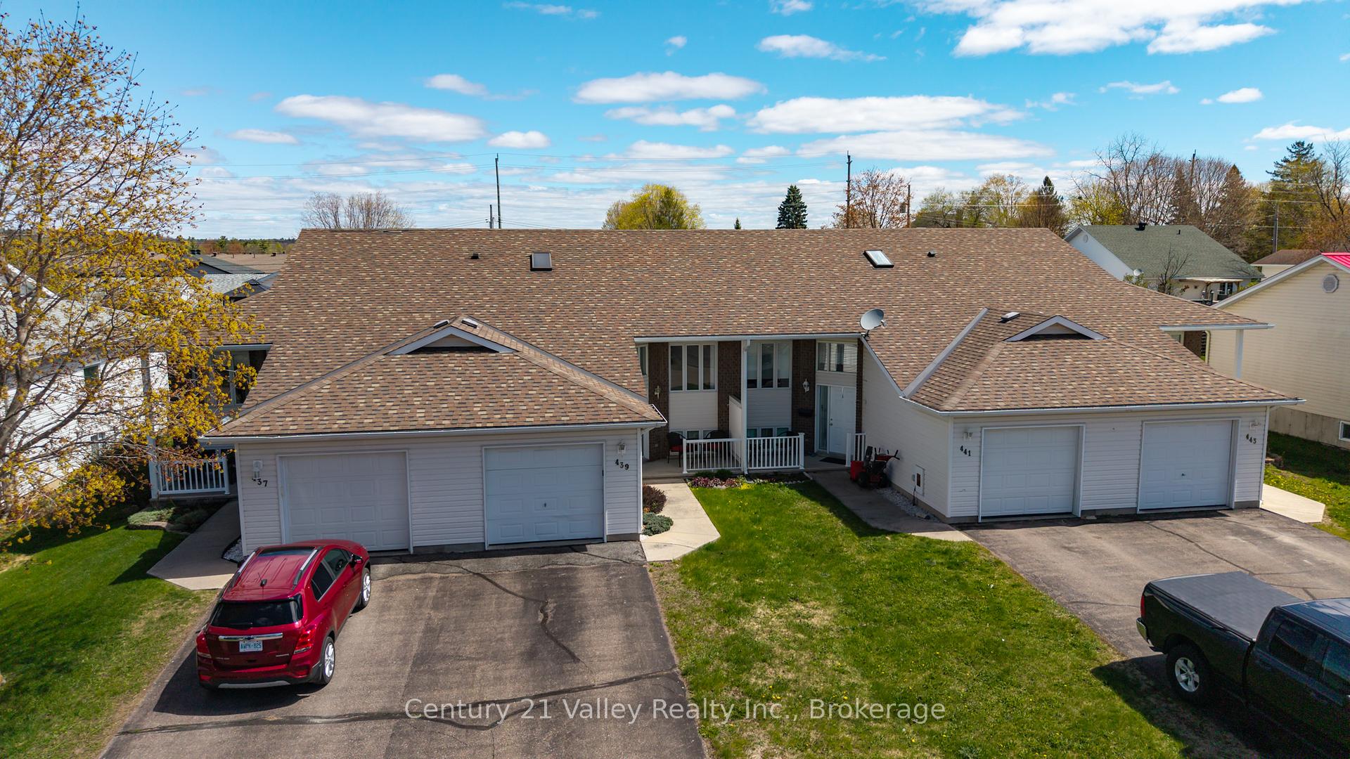 Photo 6 of 439 Mayhew Street, Renfrew, Renfrew — HOMEH