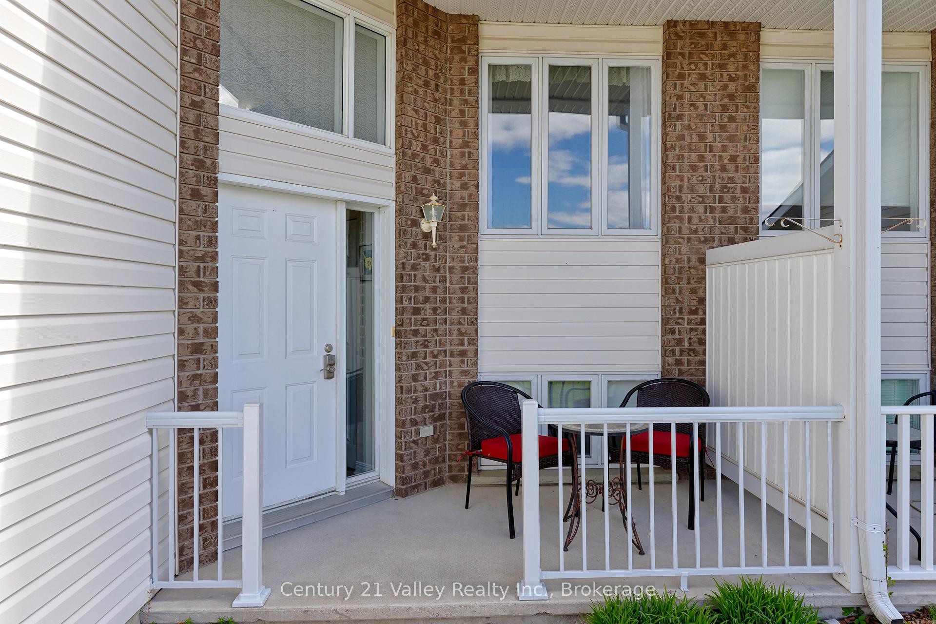 Photo 11 of 439 Mayhew Street, Renfrew, Renfrew — HOMEH