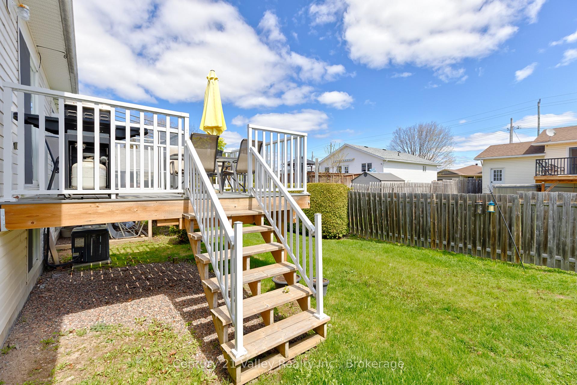 Photo 15 of 439 Mayhew Street, Renfrew, Renfrew — HOMEH